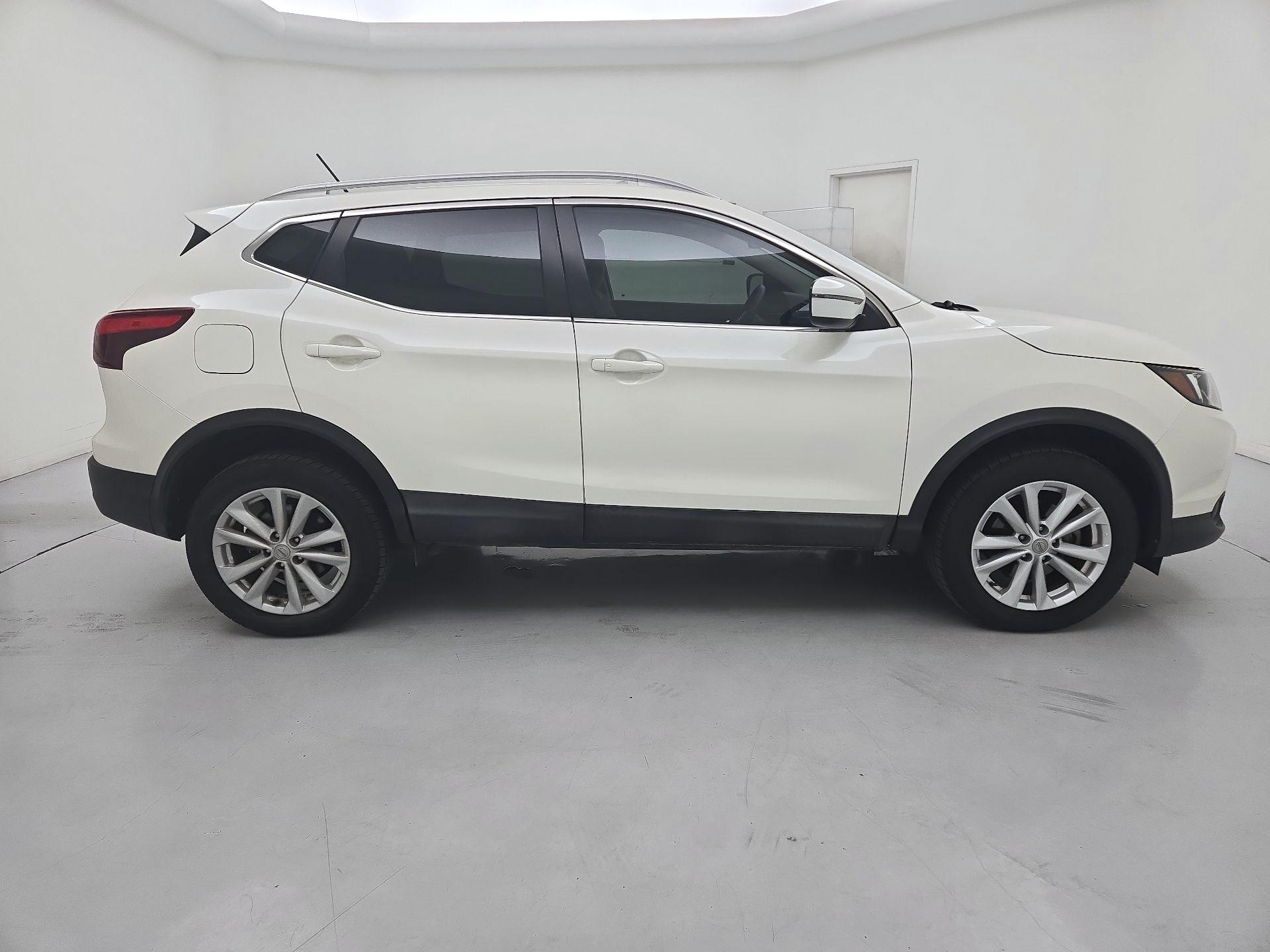 Thumbnail: 2018 Nissan Rogue Sport - 4