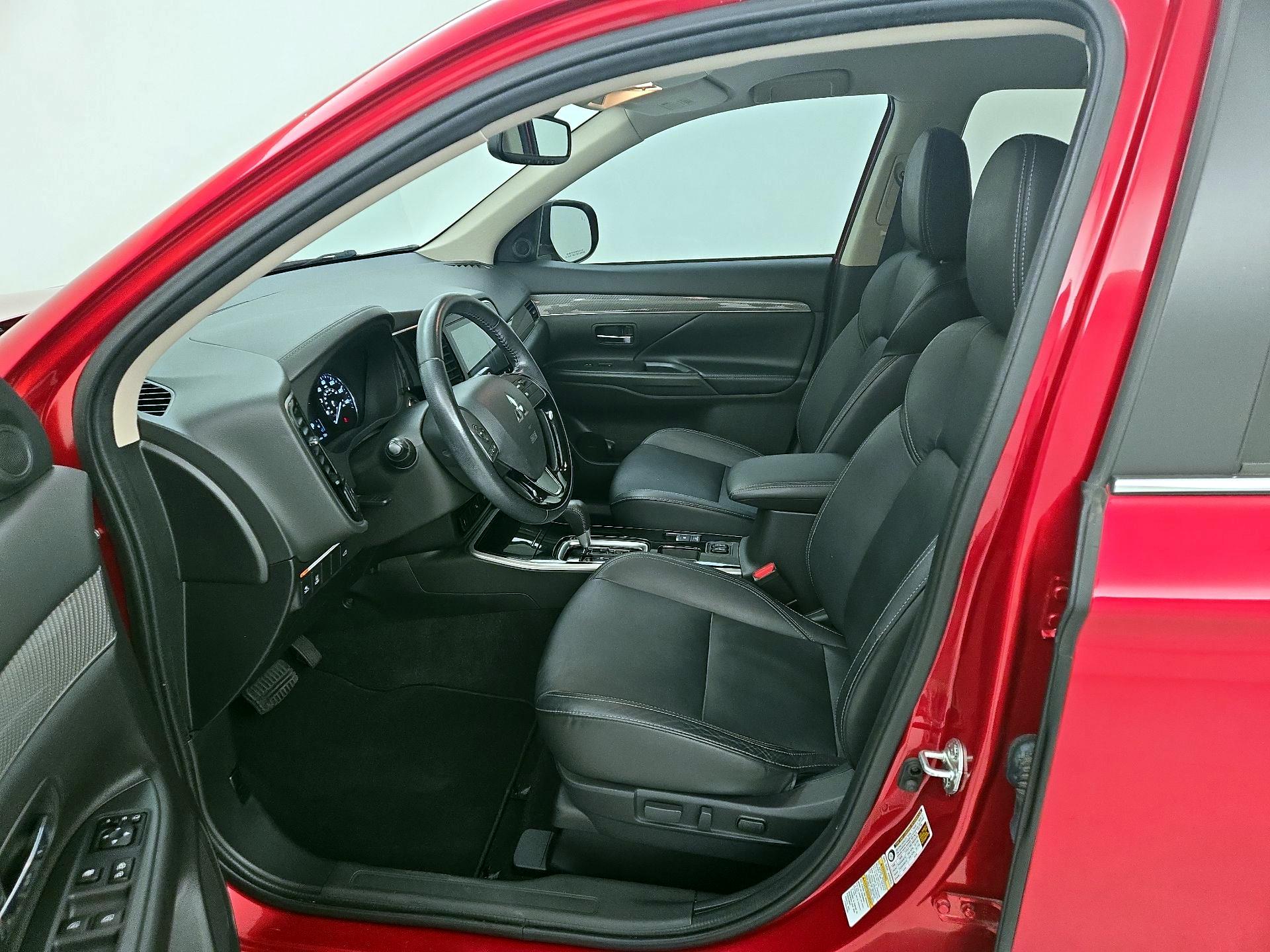 Thumbnail: 2020 Mitsubishi Outlander - 9