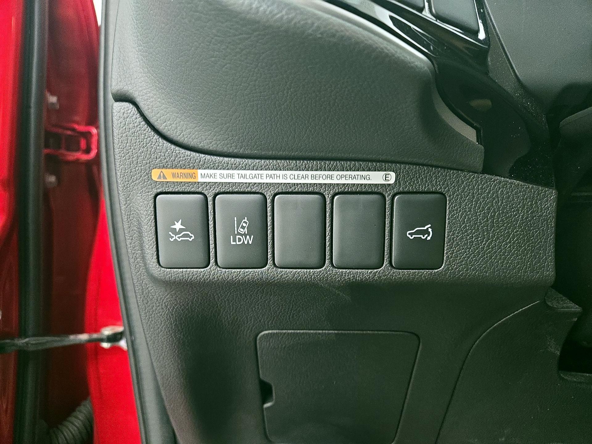 Thumbnail: 2020 Mitsubishi Outlander - 11