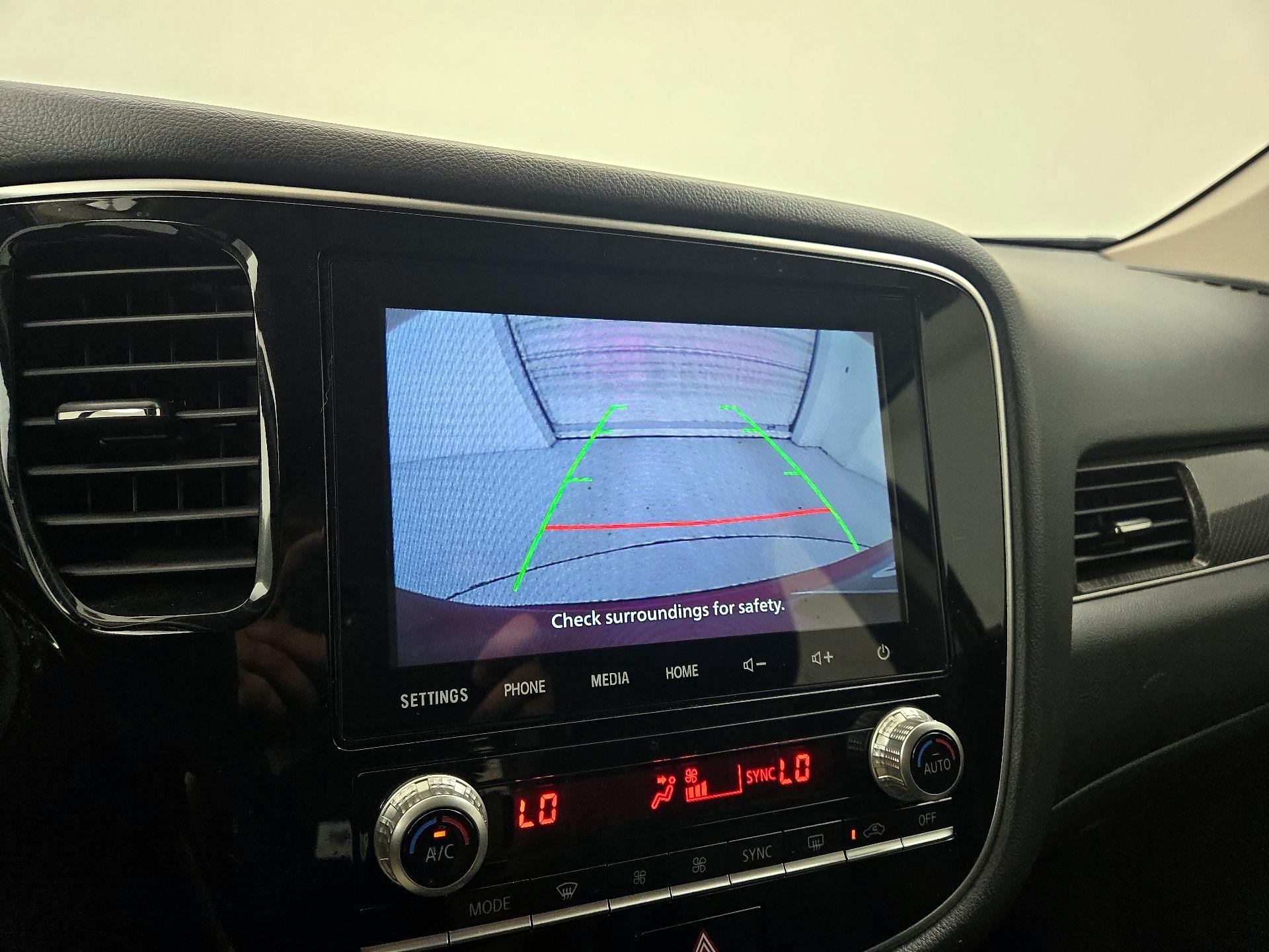 Thumbnail: 2020 Mitsubishi Outlander - 12