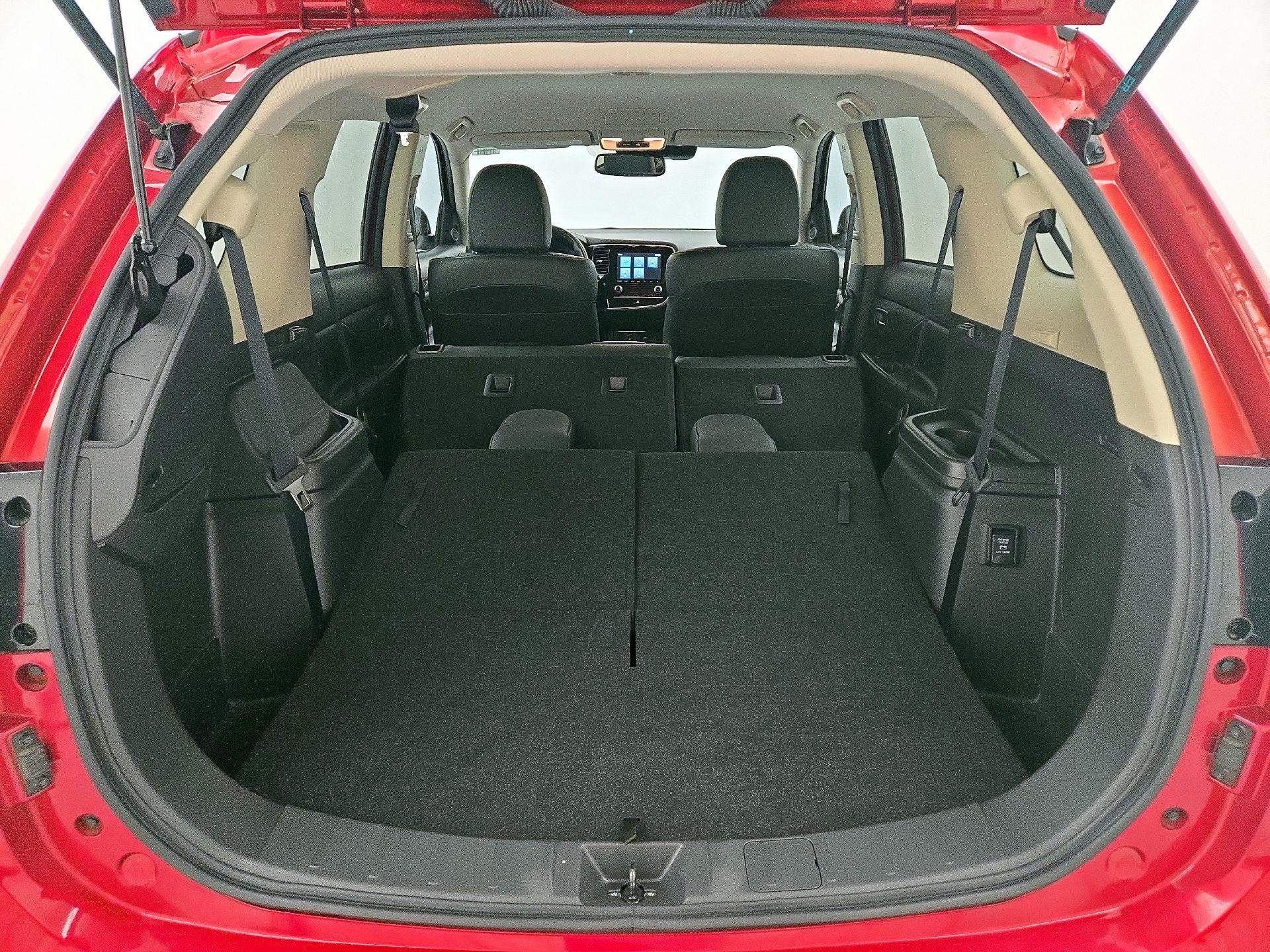 Thumbnail: 2020 Mitsubishi Outlander - 20