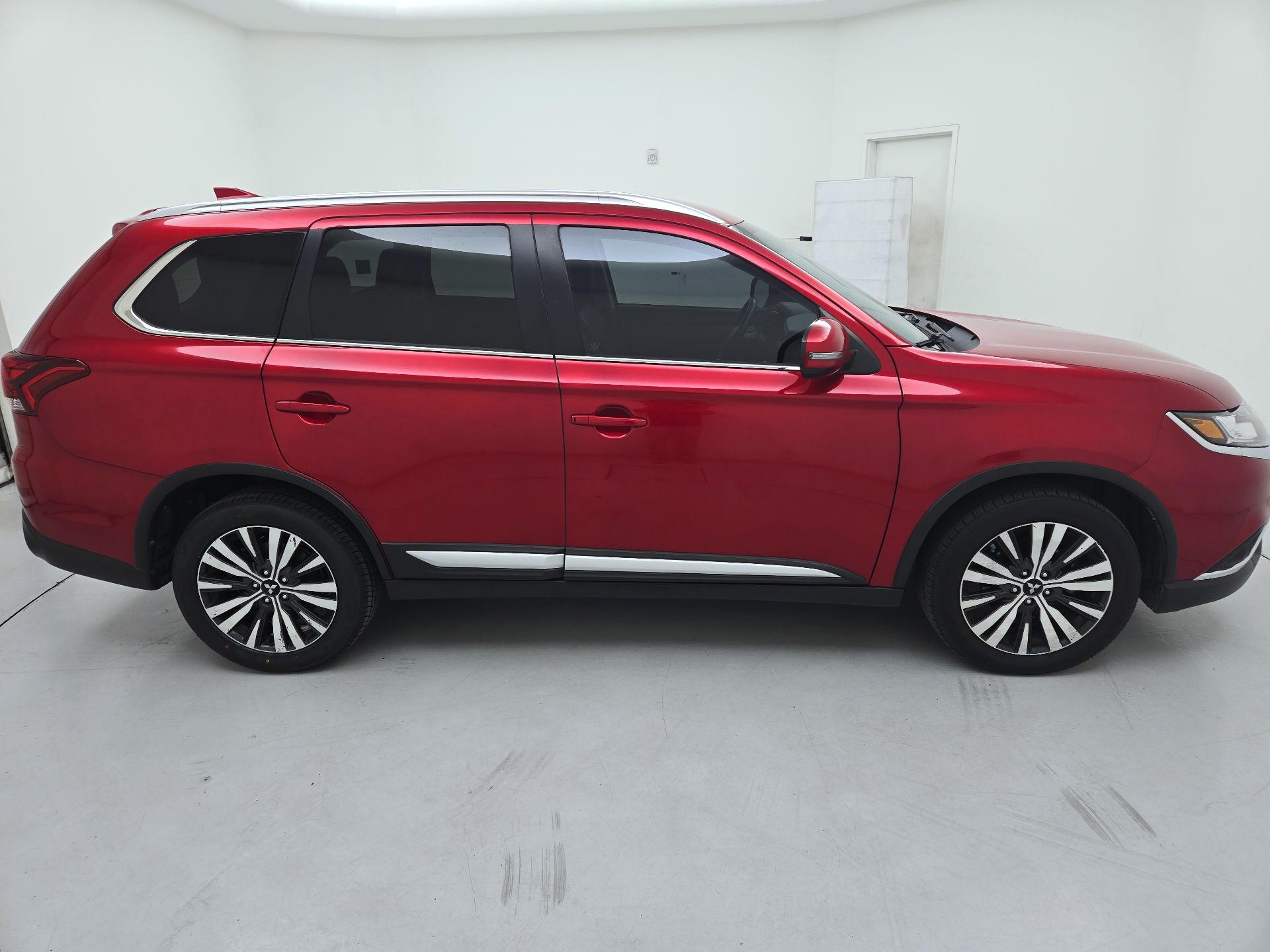 Thumbnail: 2020 Mitsubishi Outlander - 4