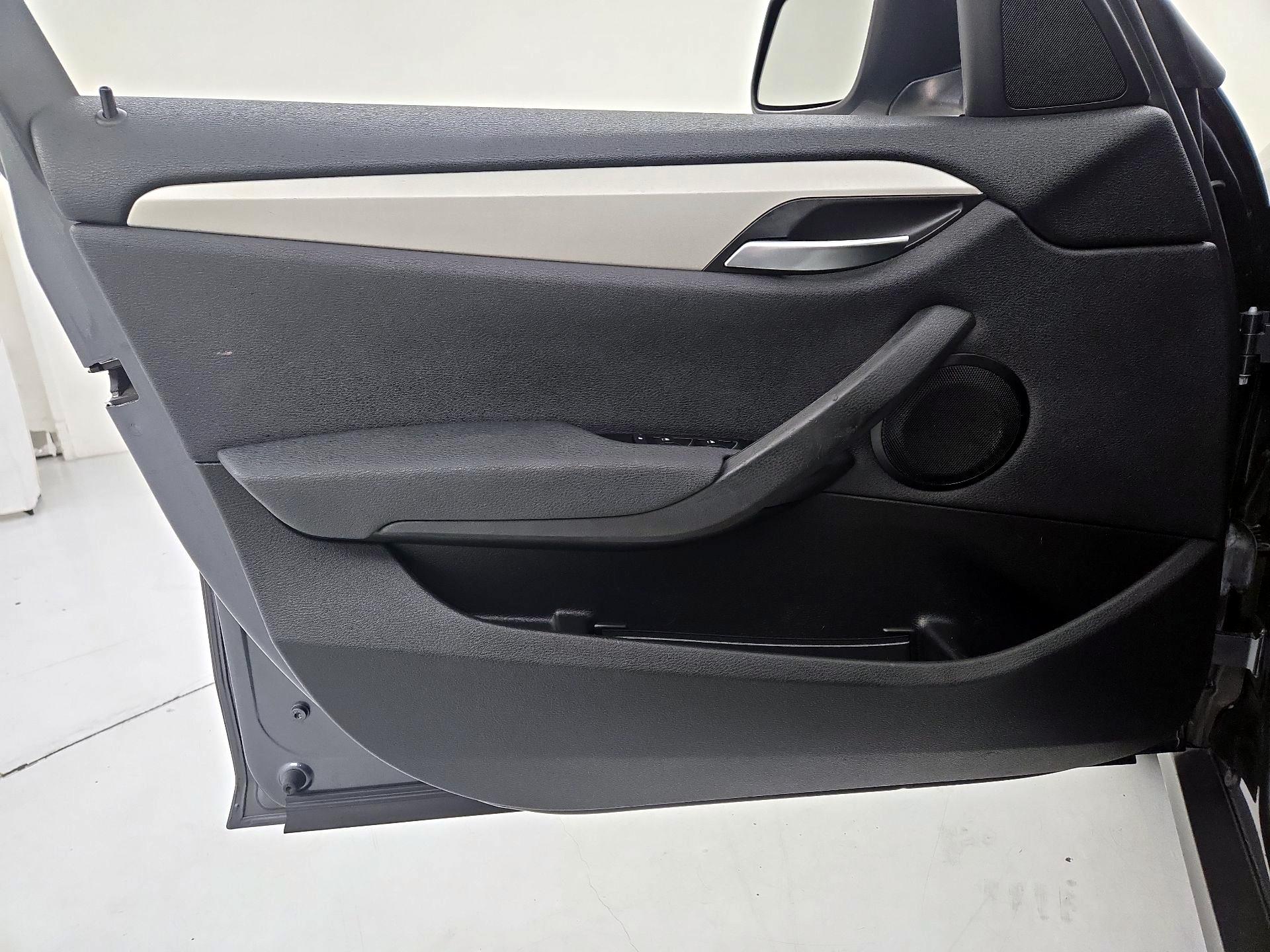 Thumbnail: 2015 BMW X1 - 12