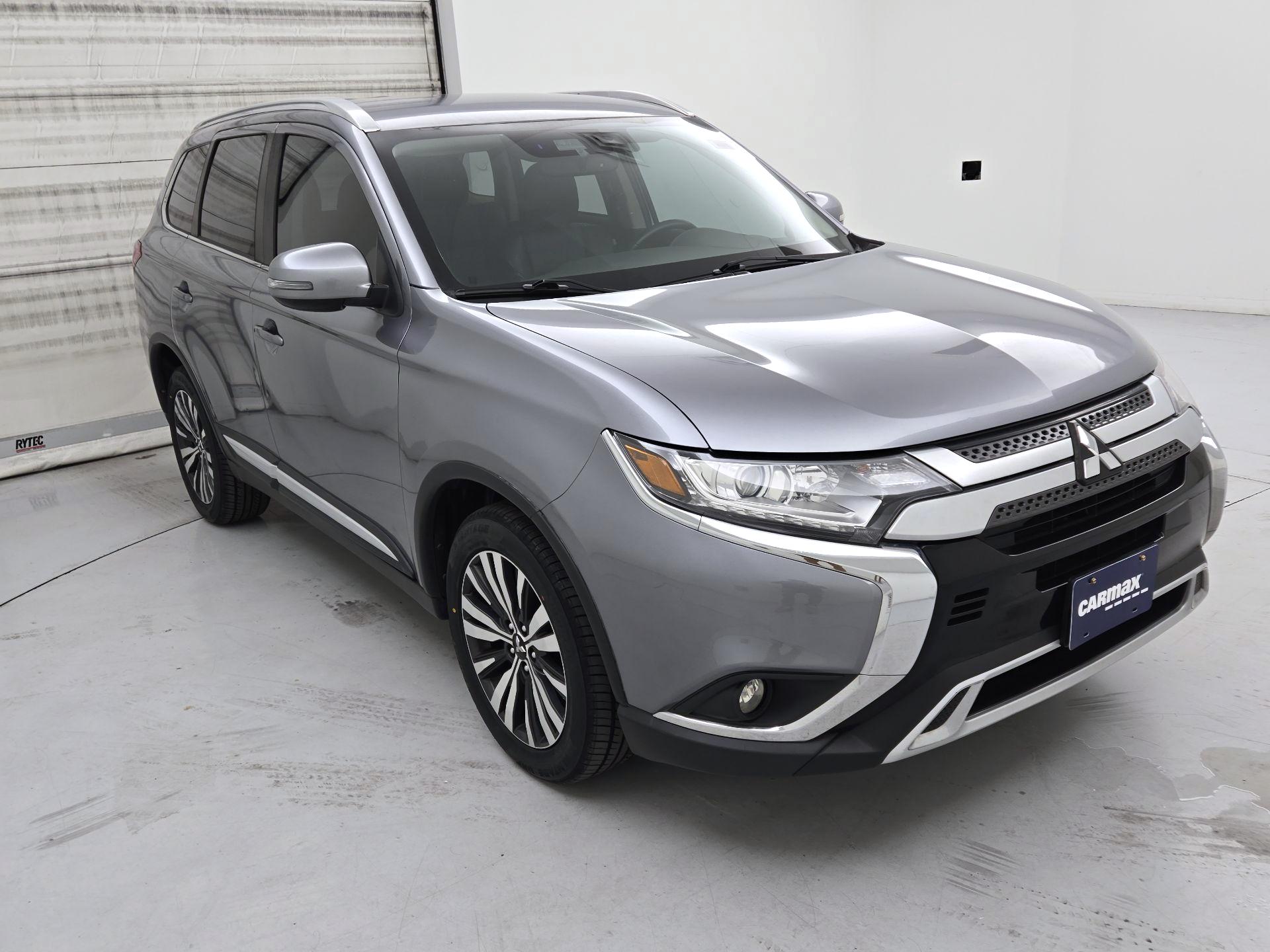 Thumbnail: 2020 Mitsubishi Outlander - 1