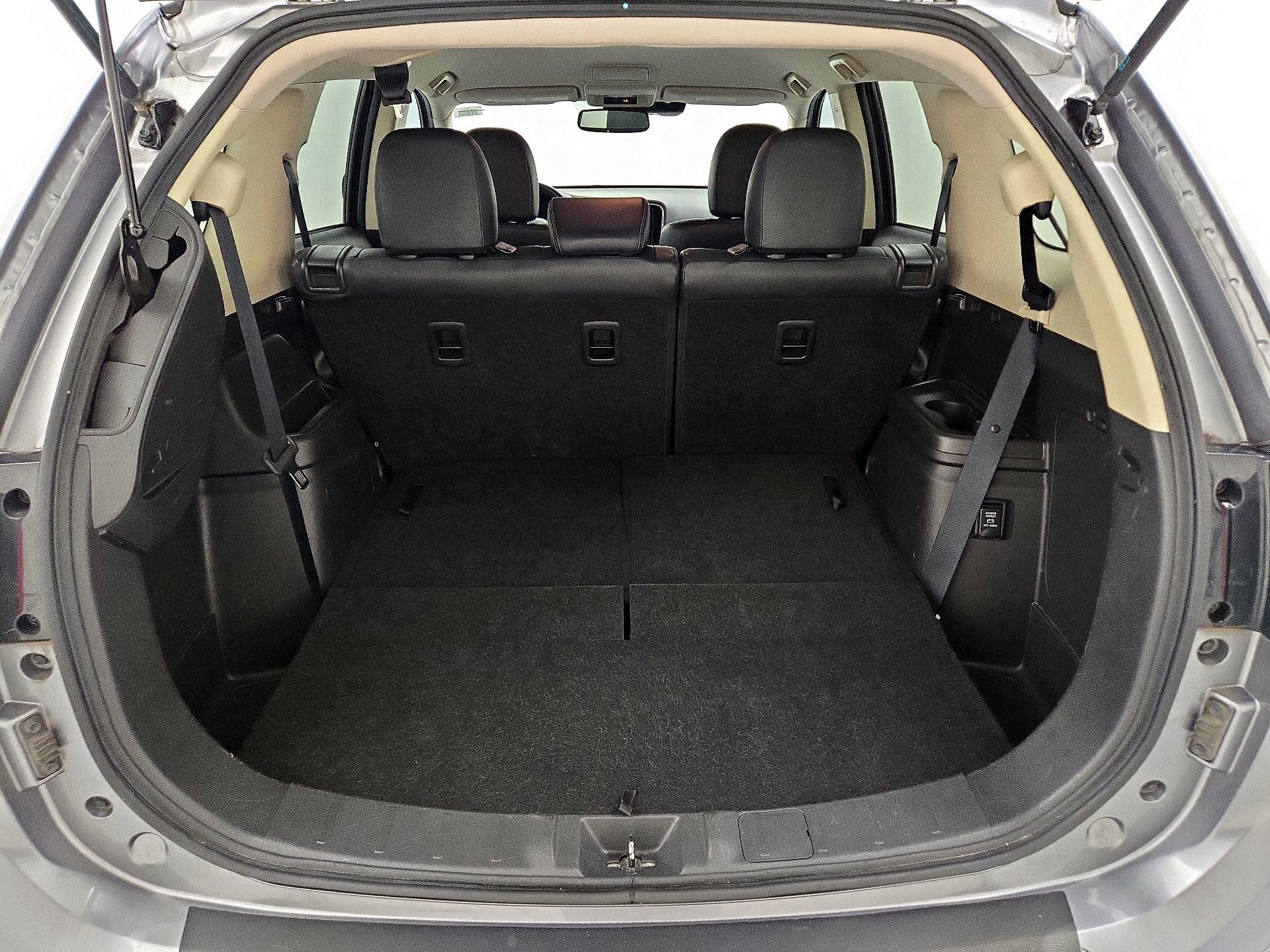 Thumbnail: 2020 Mitsubishi Outlander - 18