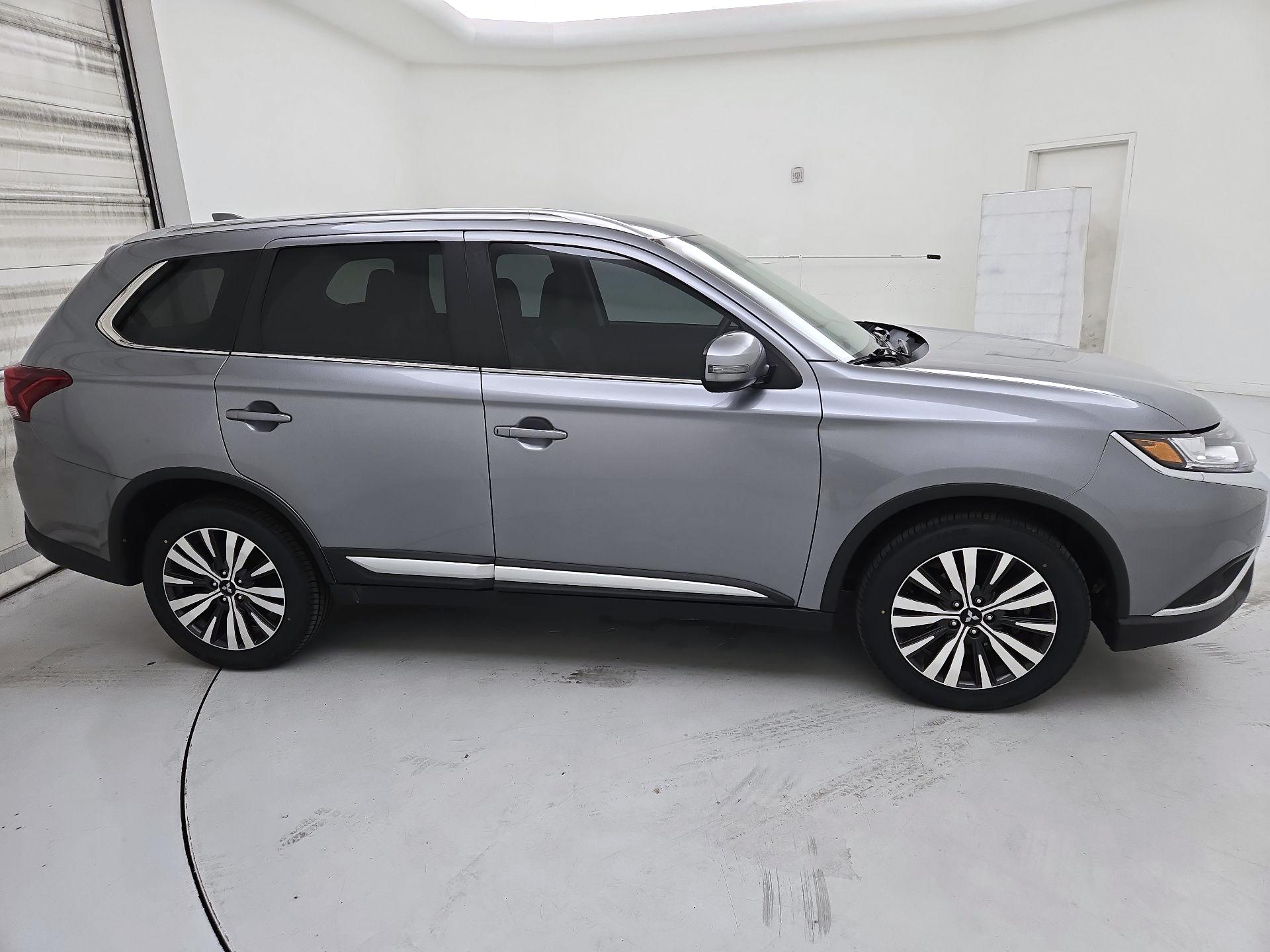 Thumbnail: 2020 Mitsubishi Outlander - 4