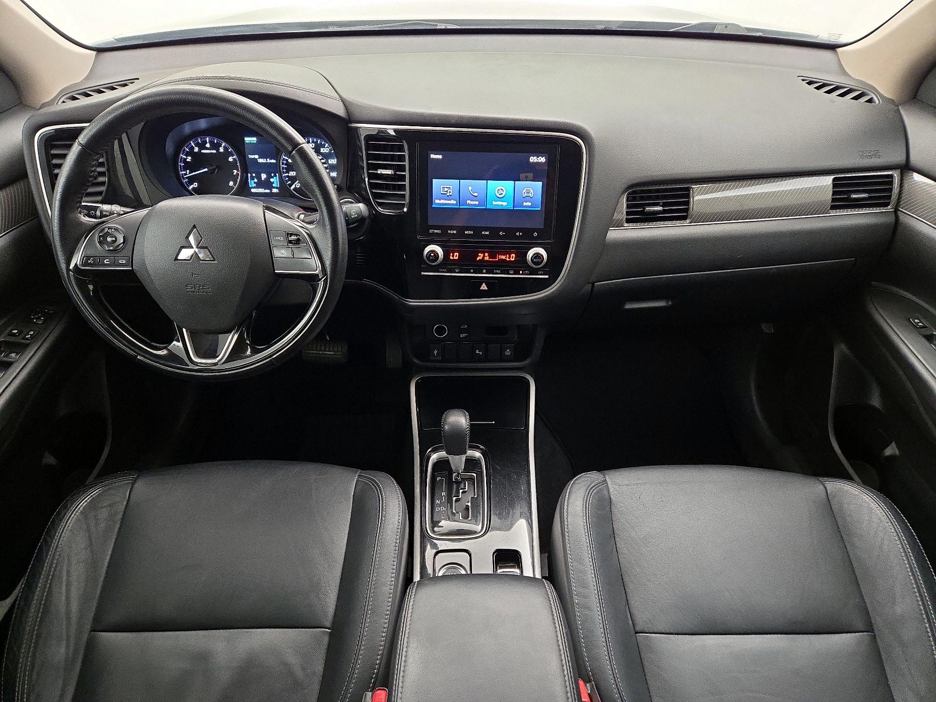Thumbnail: 2020 Mitsubishi Outlander - 8