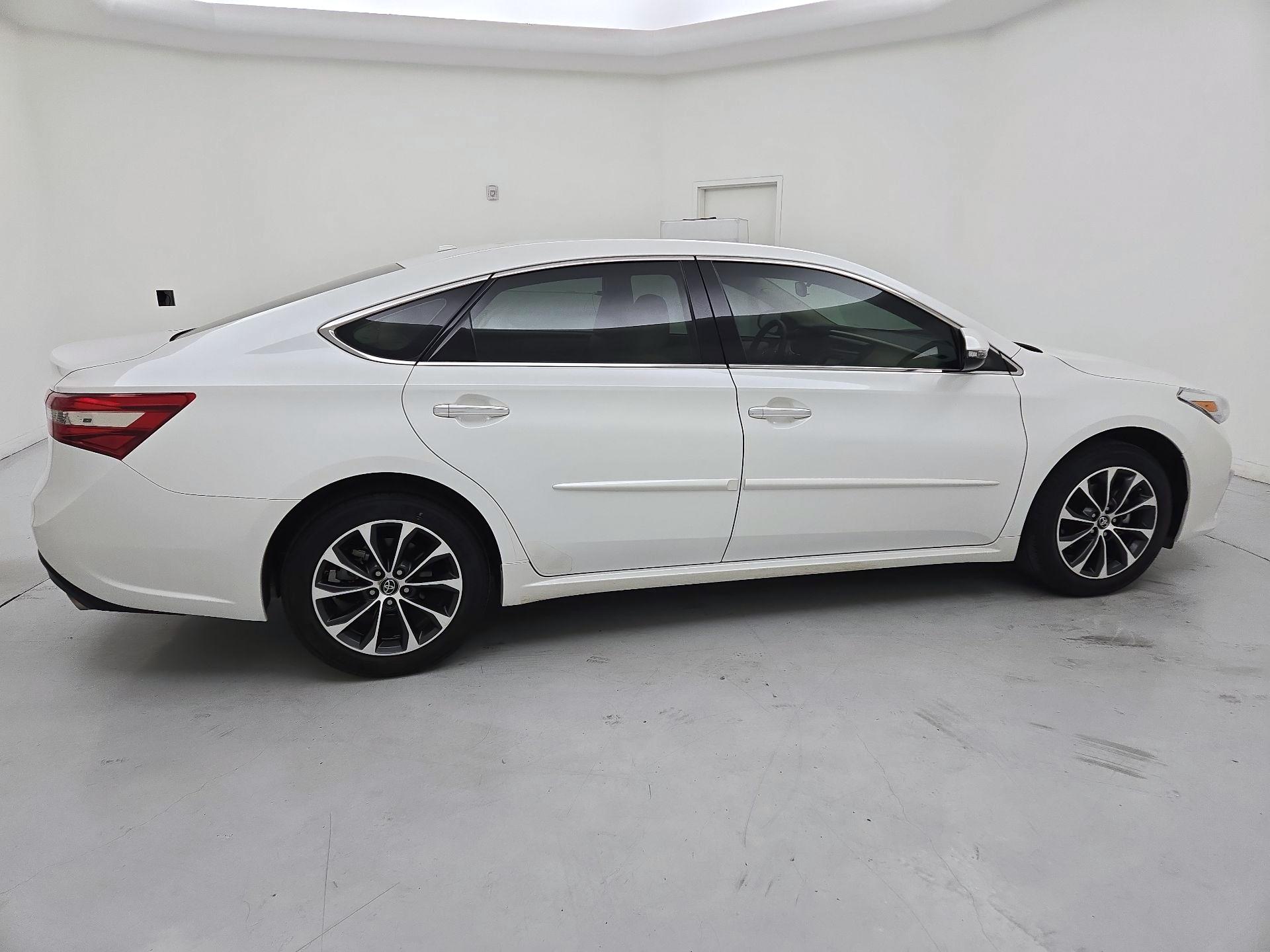 Thumbnail: 2018 Toyota Avalon - 4