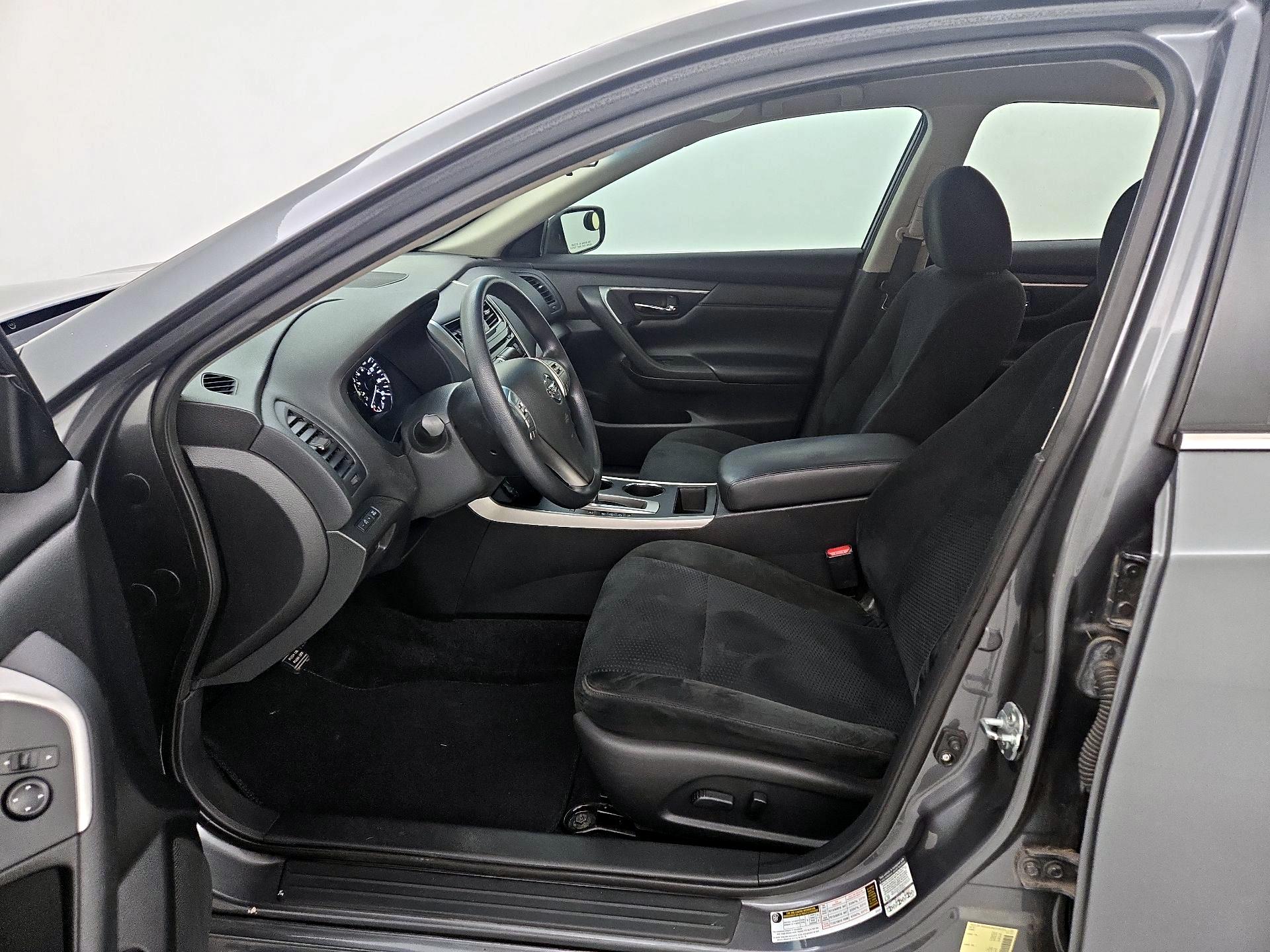 Thumbnail: 2015 Nissan Altima - 11