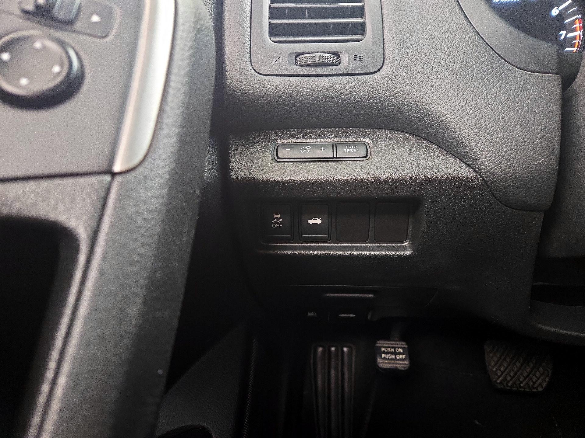 Thumbnail: 2015 Nissan Altima - 13