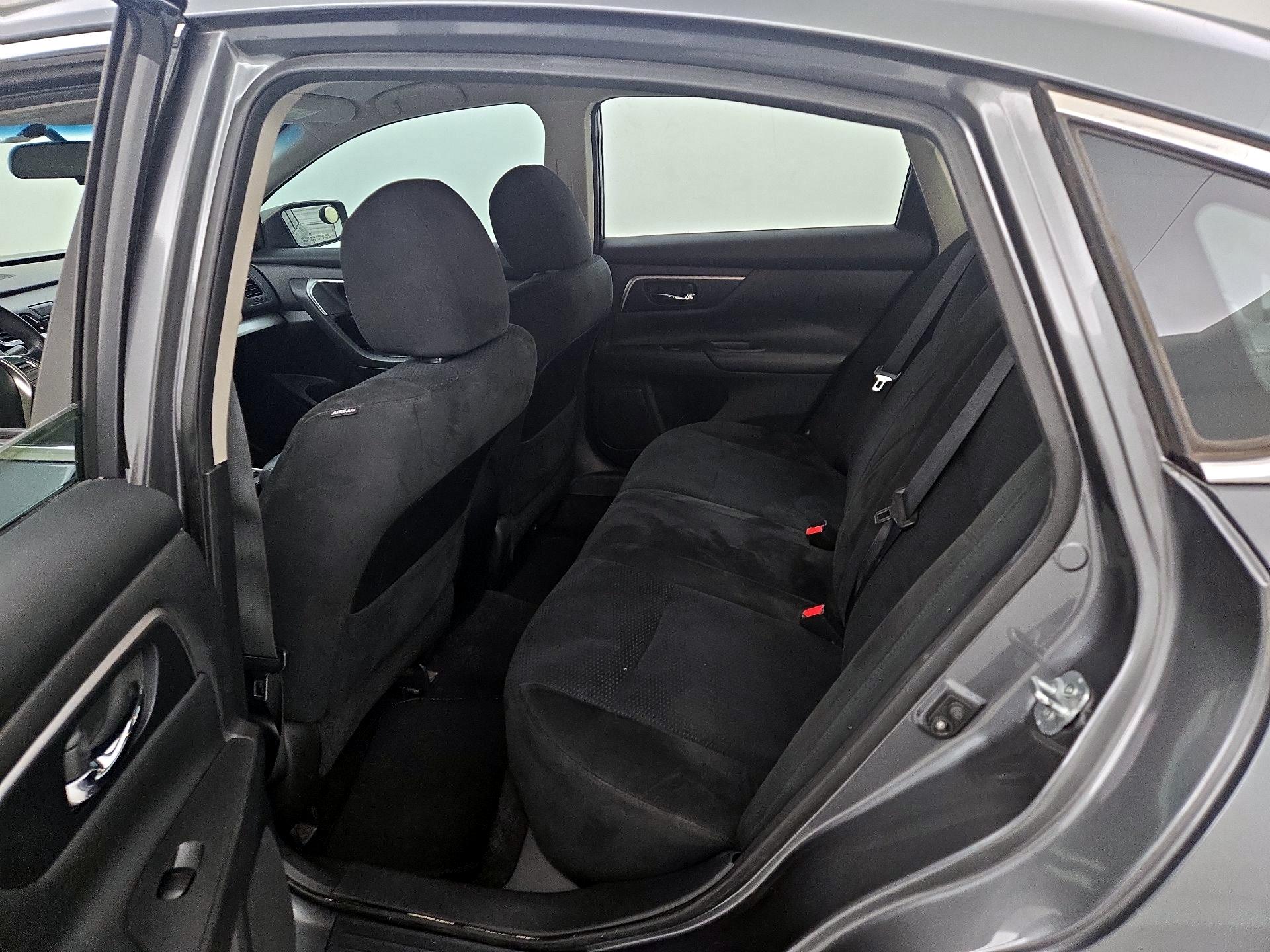 Thumbnail: 2015 Nissan Altima - 18