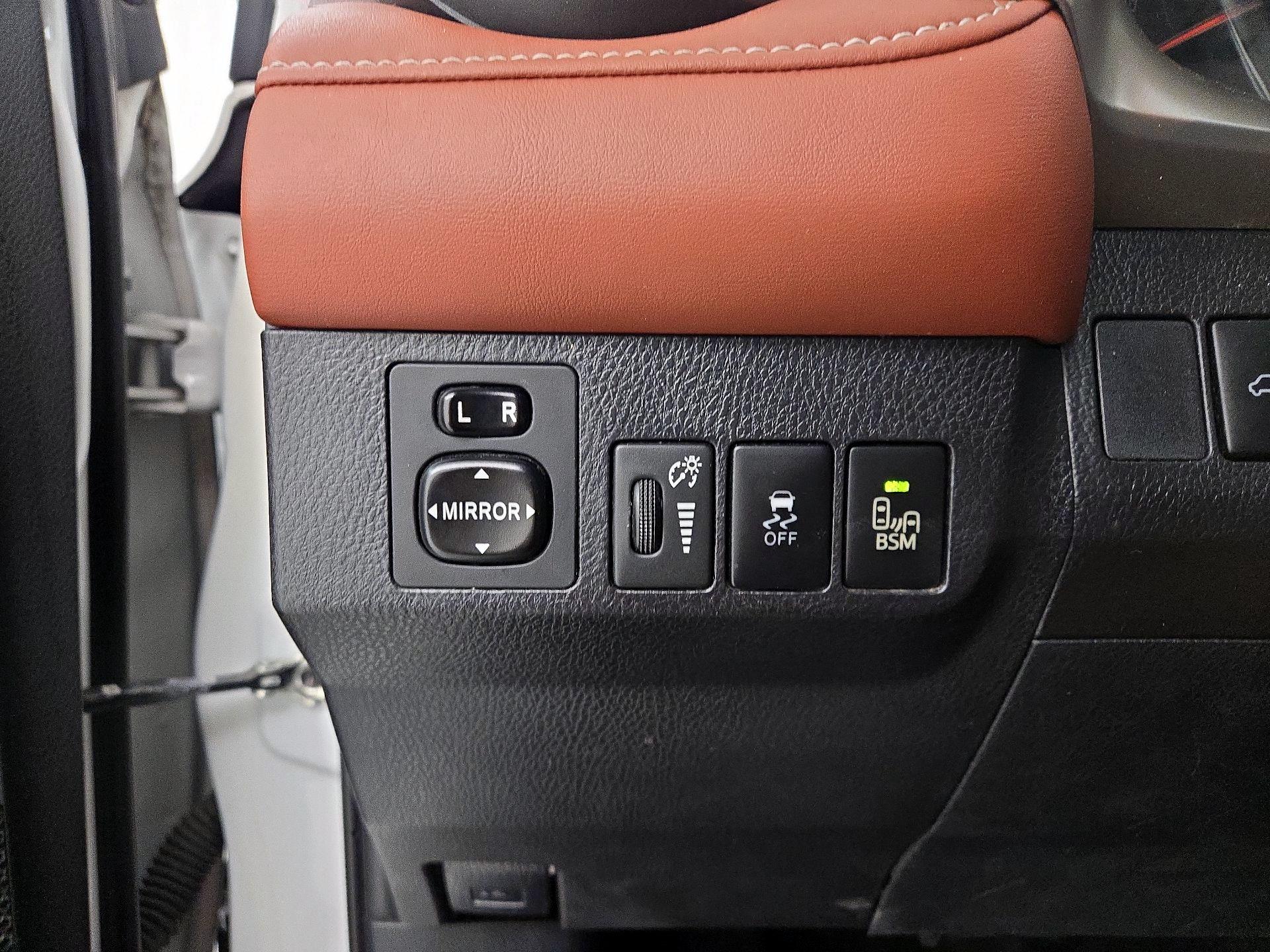 Thumbnail: 2015 Toyota RAV4 - 11