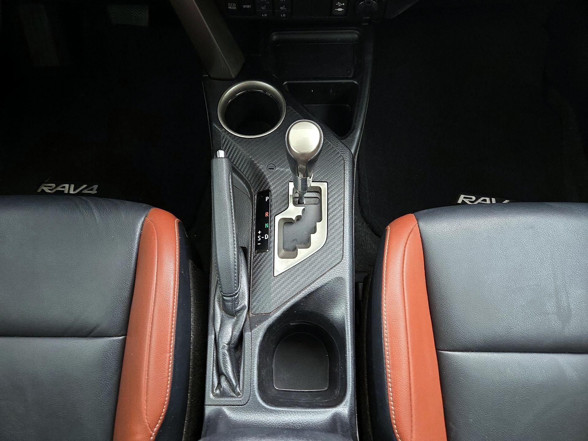 Thumbnail: 2015 Toyota RAV4 - 16