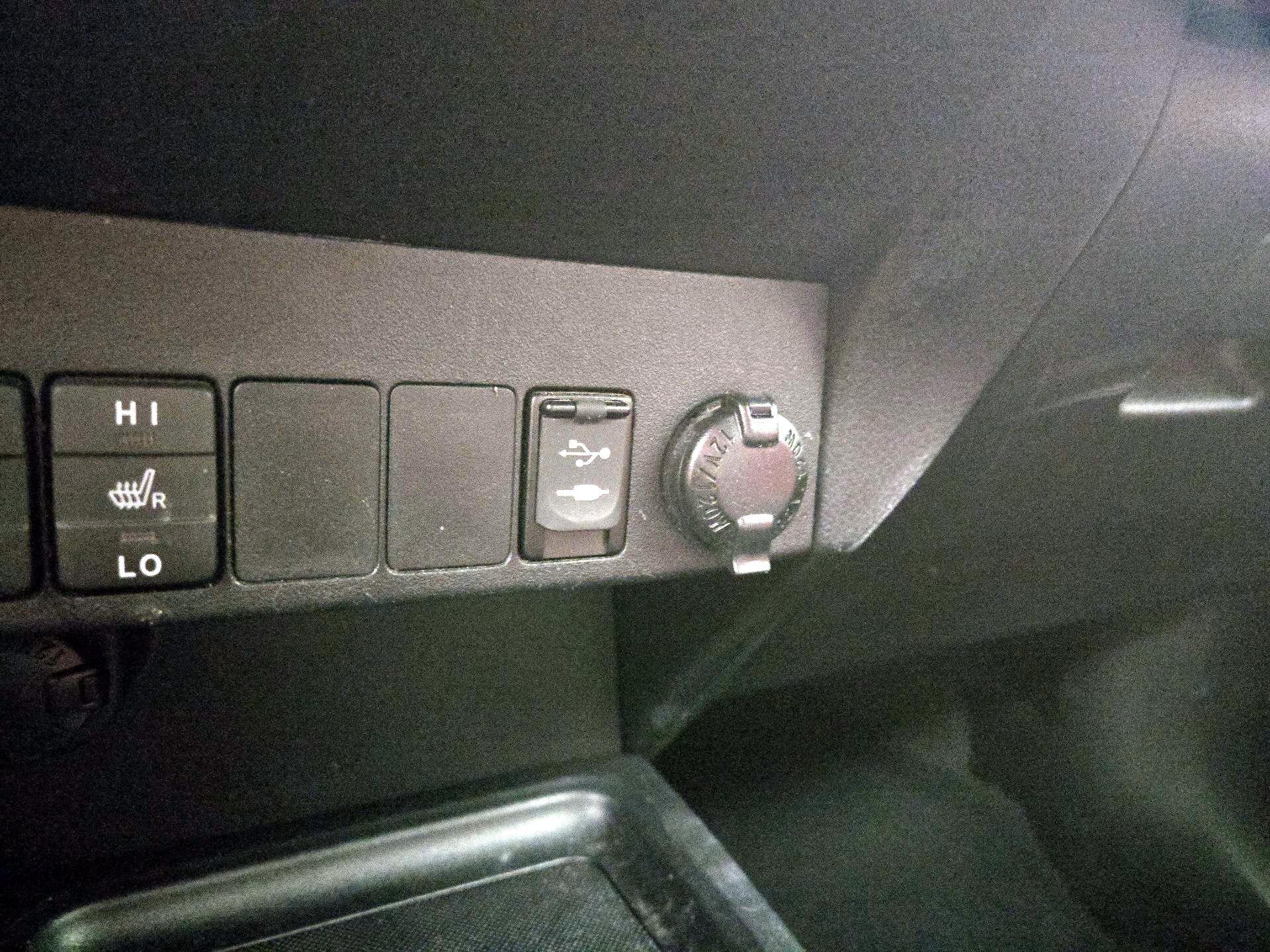 Thumbnail: 2015 Toyota RAV4 - 17