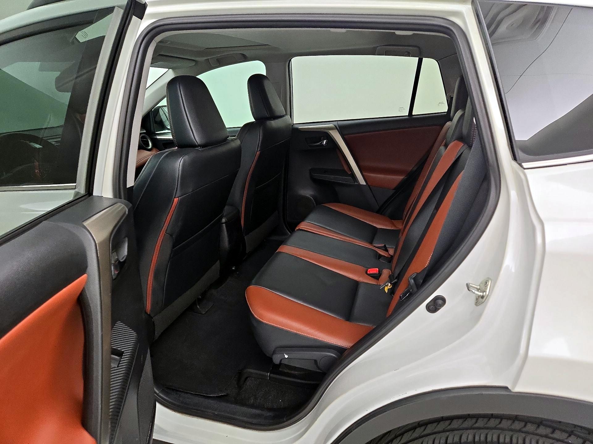 Thumbnail: 2015 Toyota RAV4 - 19