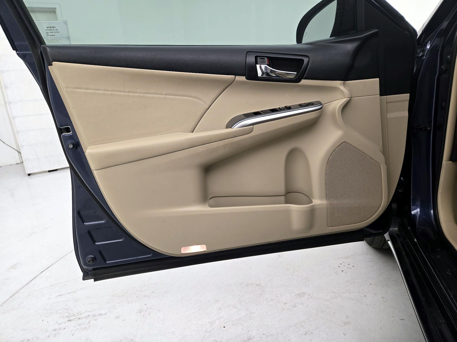 Thumbnail: 2014 Toyota Camry - 10