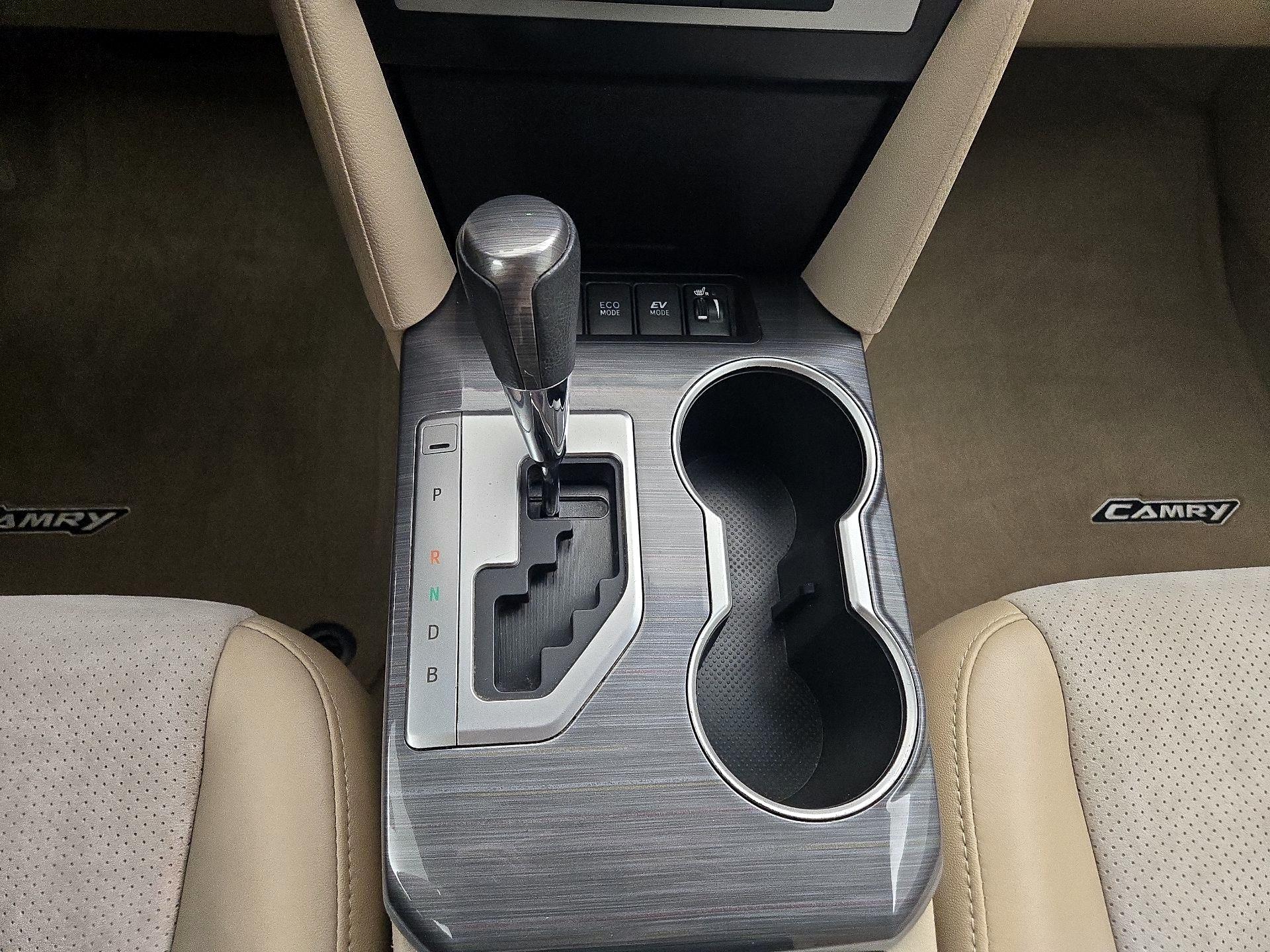 Thumbnail: 2014 Toyota Camry - 16