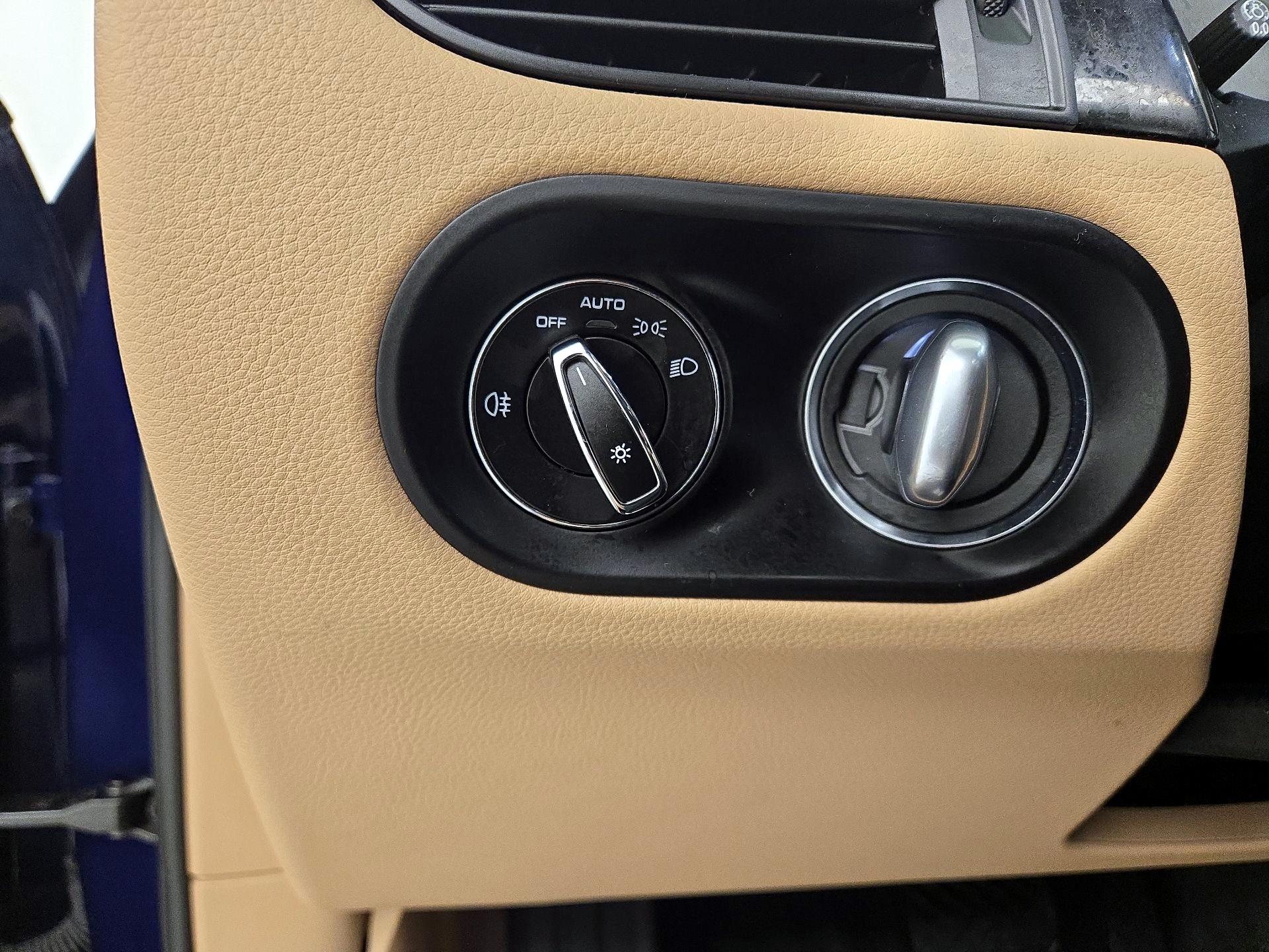 Thumbnail: 2023 Porsche Macan - 11