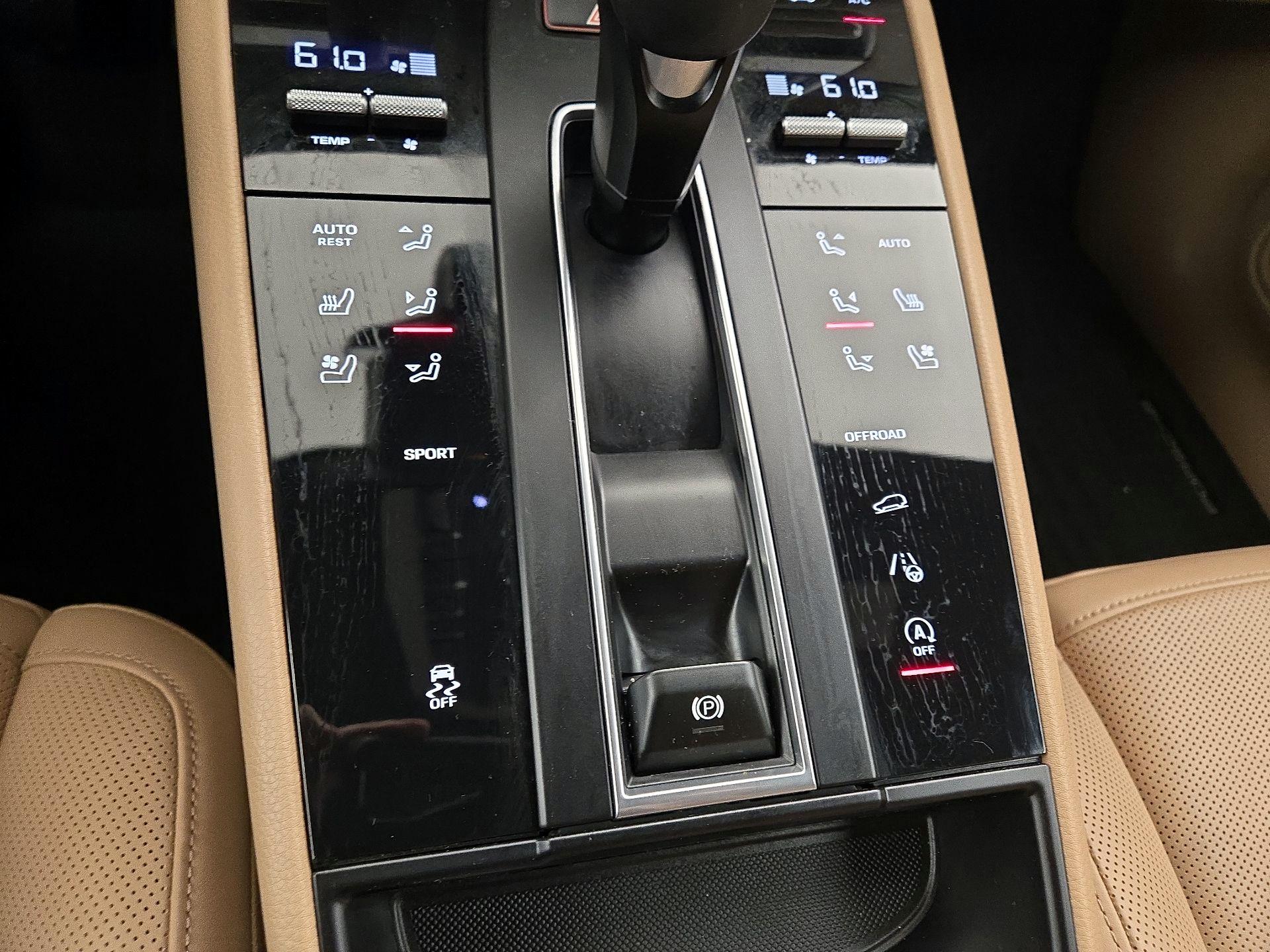 Thumbnail: 2023 Porsche Macan - 15