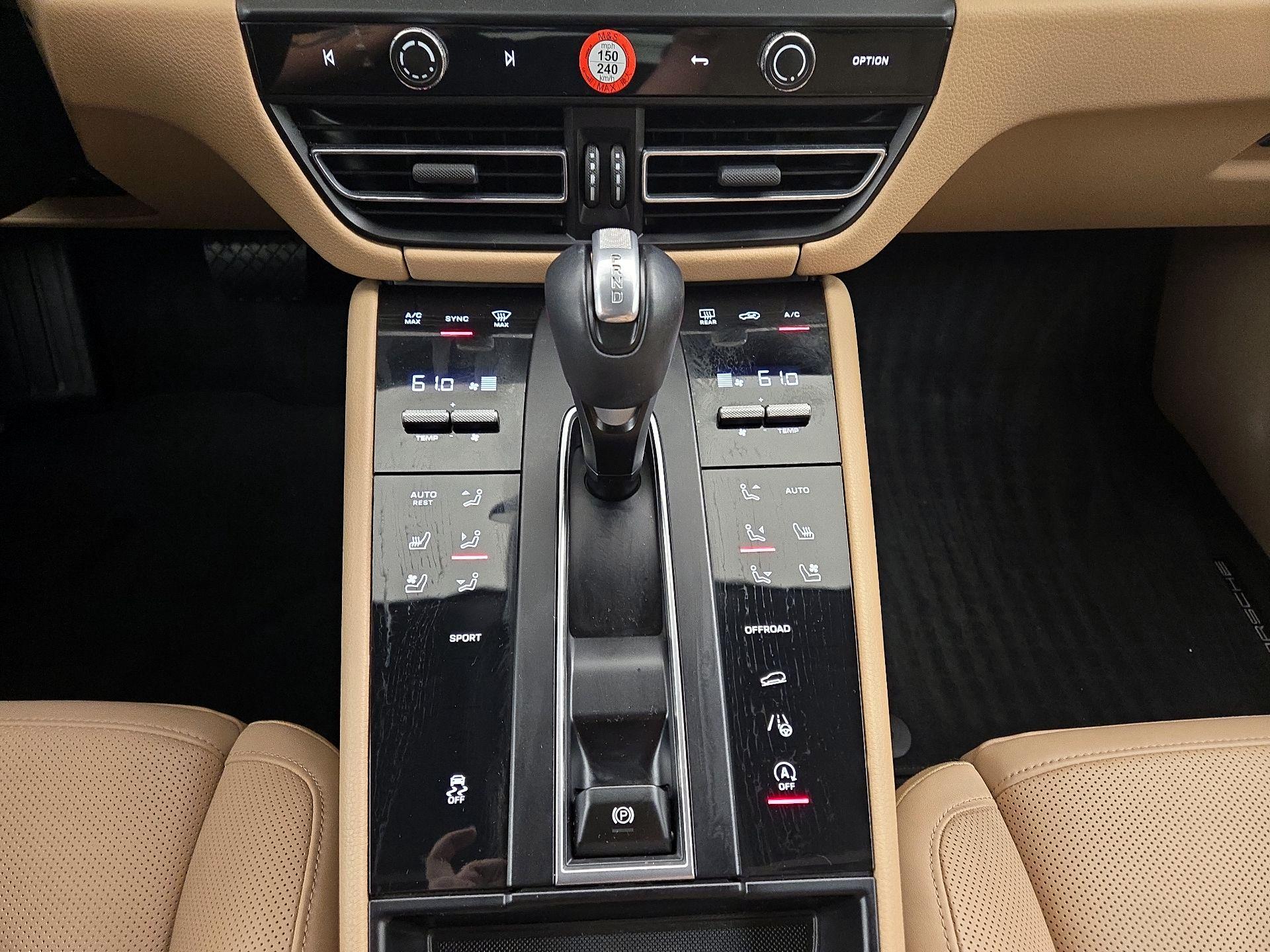 Thumbnail: 2023 Porsche Macan - 16