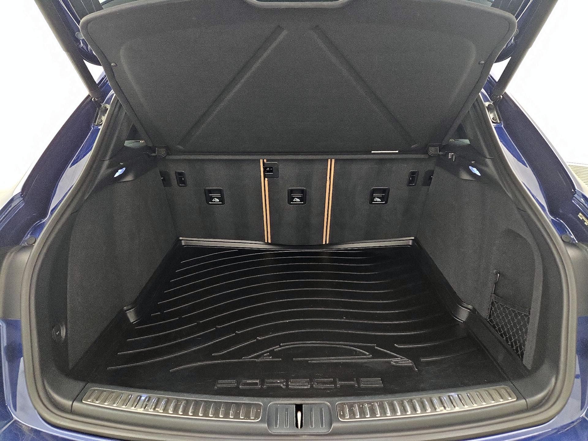 Thumbnail: 2023 Porsche Macan - 20