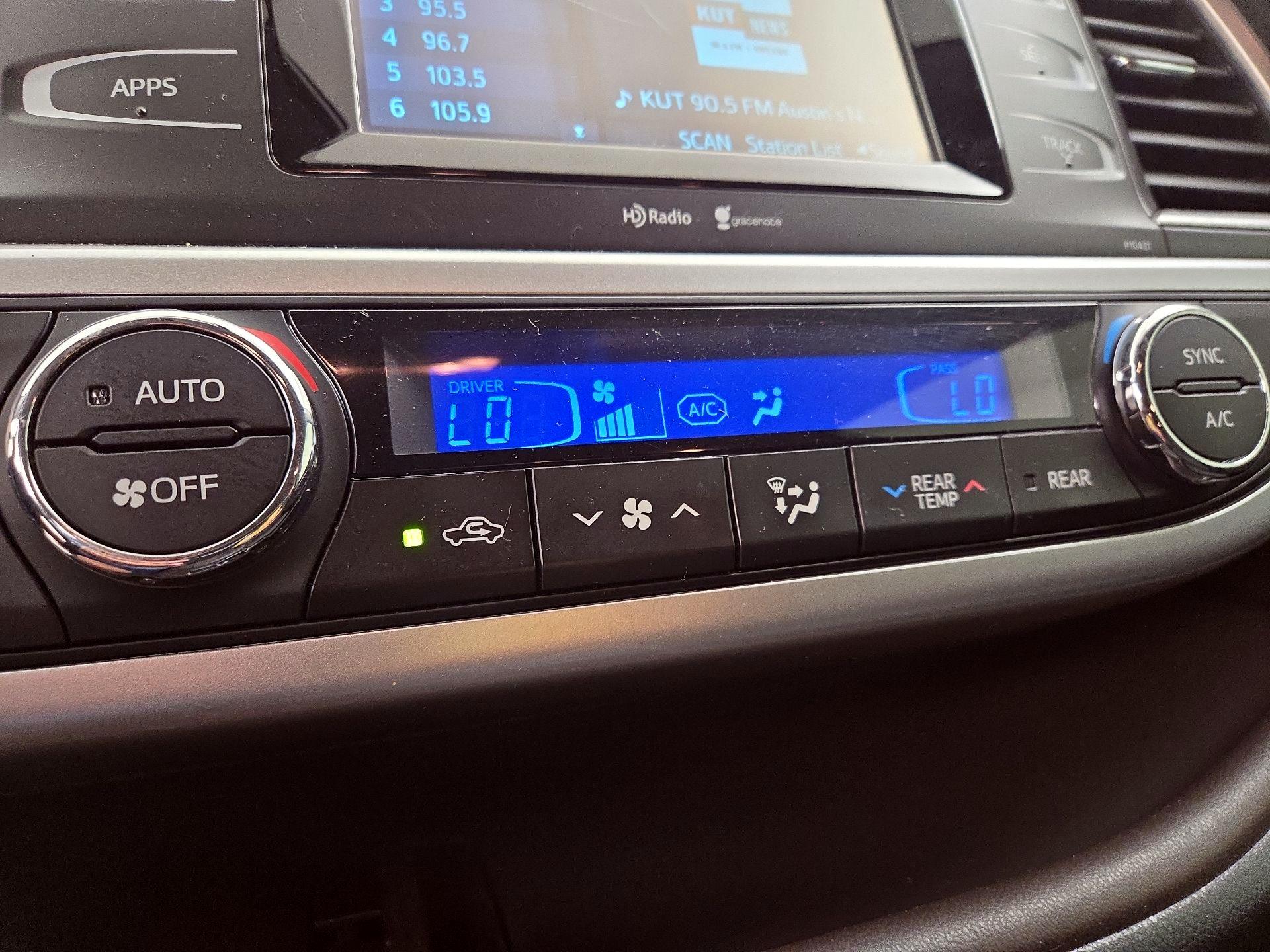 Thumbnail: 2015 Toyota Highlander - 14