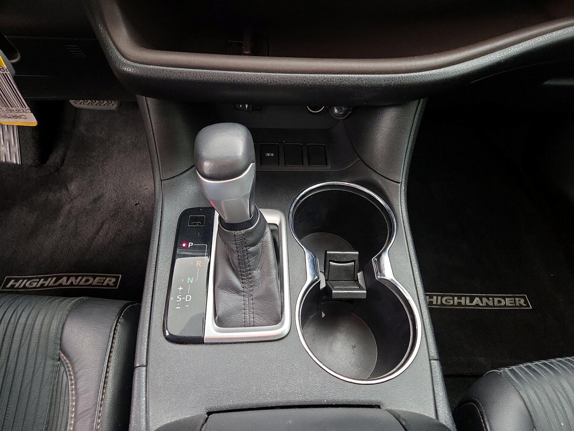Thumbnail: 2015 Toyota Highlander - 15
