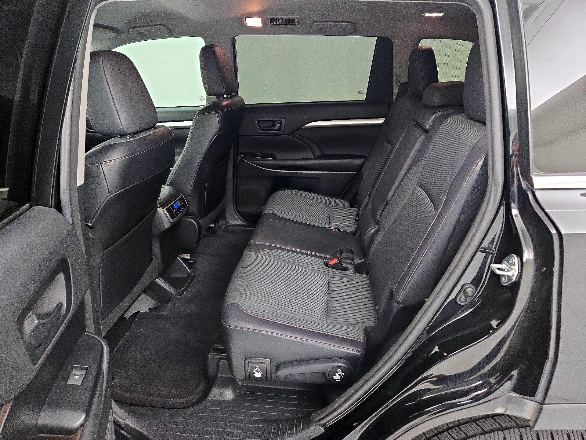 Thumbnail: 2015 Toyota Highlander - 17