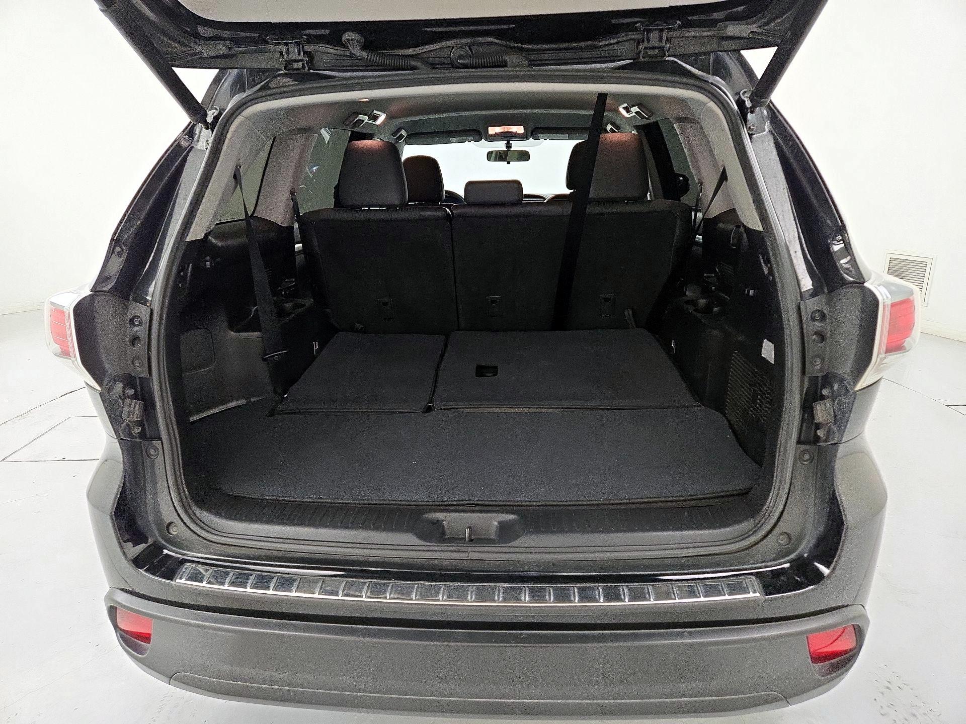 Thumbnail: 2015 Toyota Highlander - 20