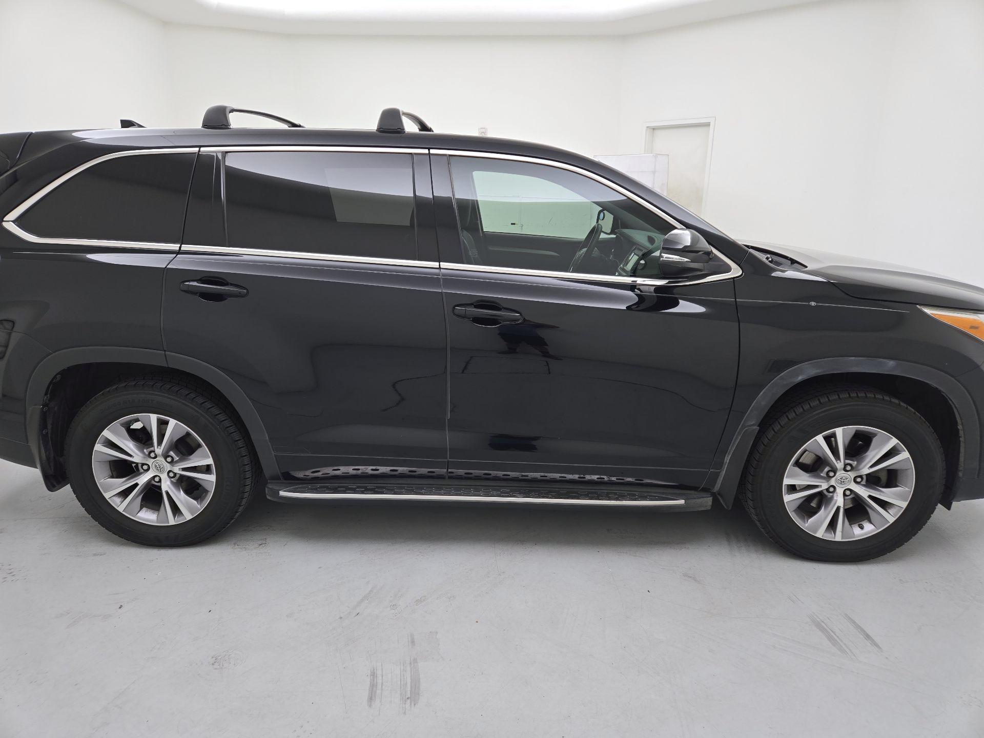 Thumbnail: 2015 Toyota Highlander - 4