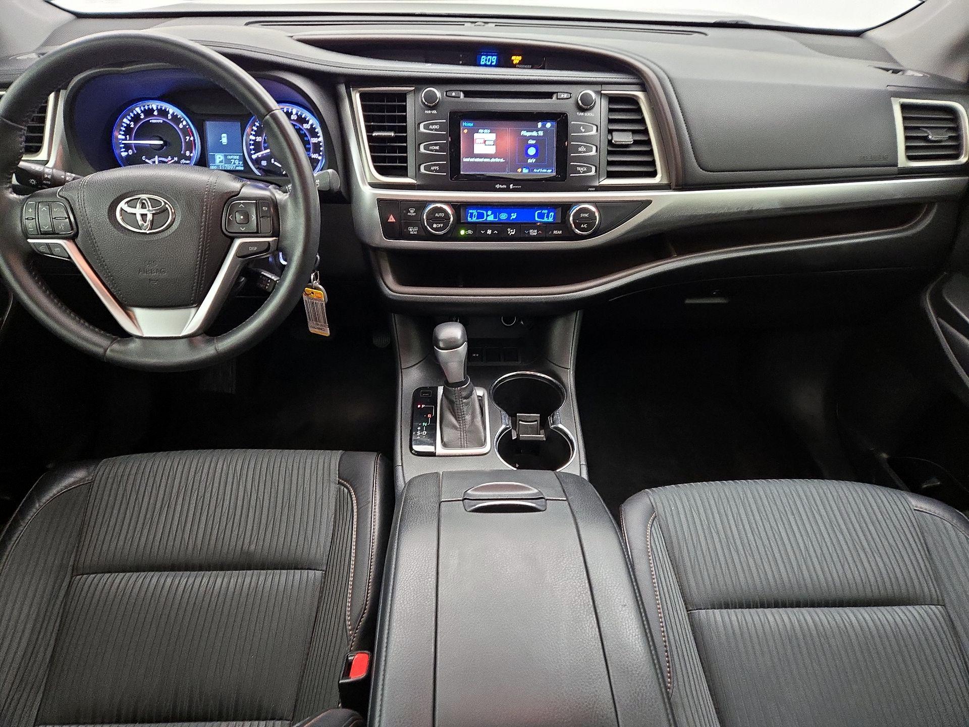Thumbnail: 2015 Toyota Highlander - 8