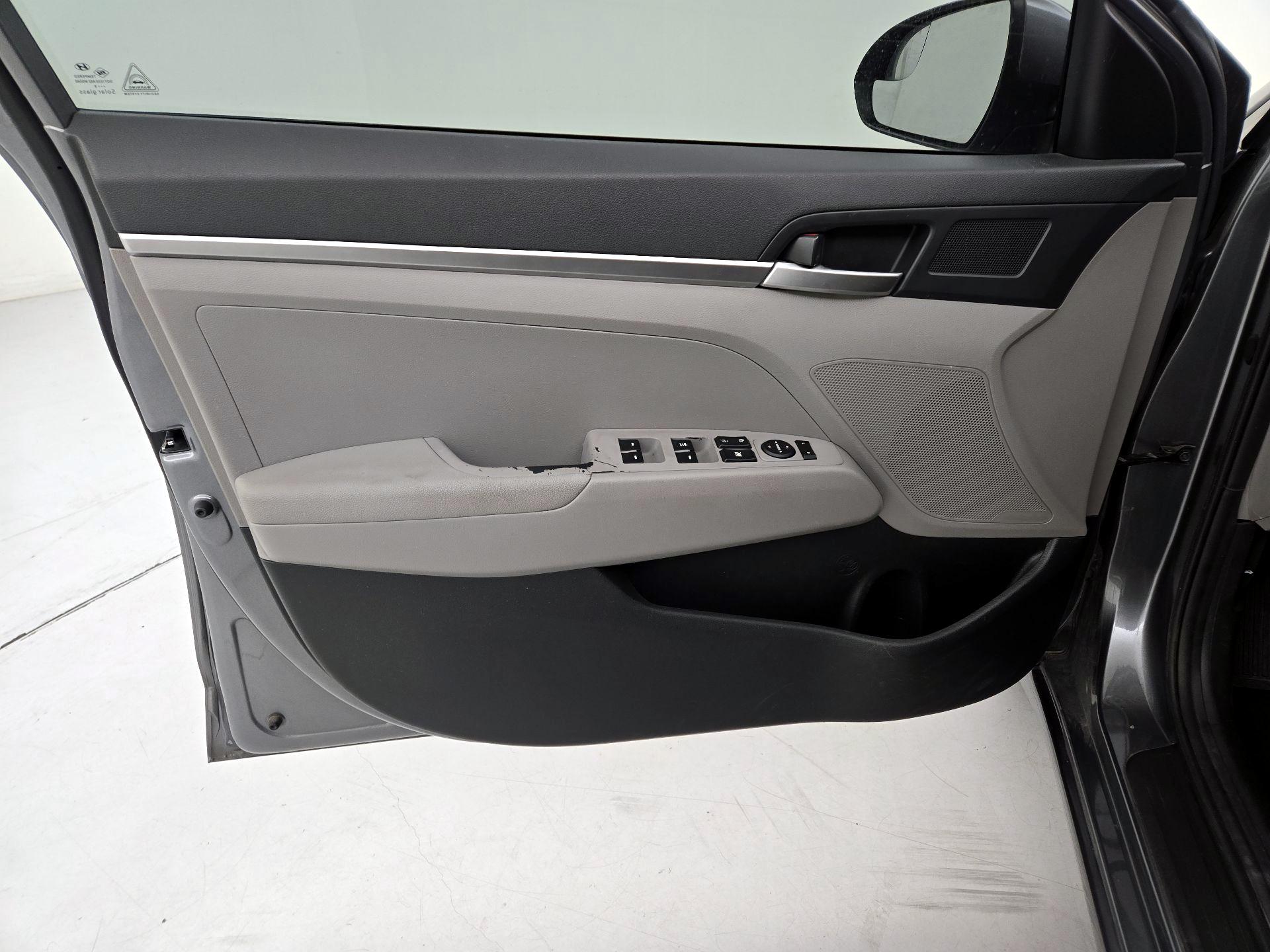 Thumbnail: 2019 Hyundai Elantra - 12