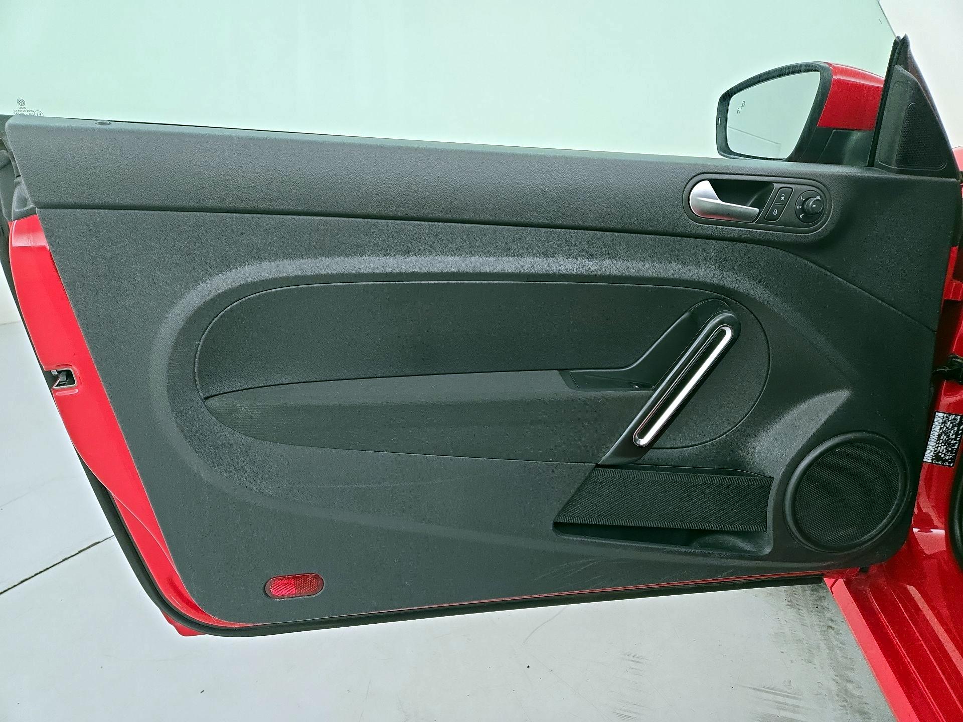 Thumbnail: 2019 Volkswagen Beetle - 10
