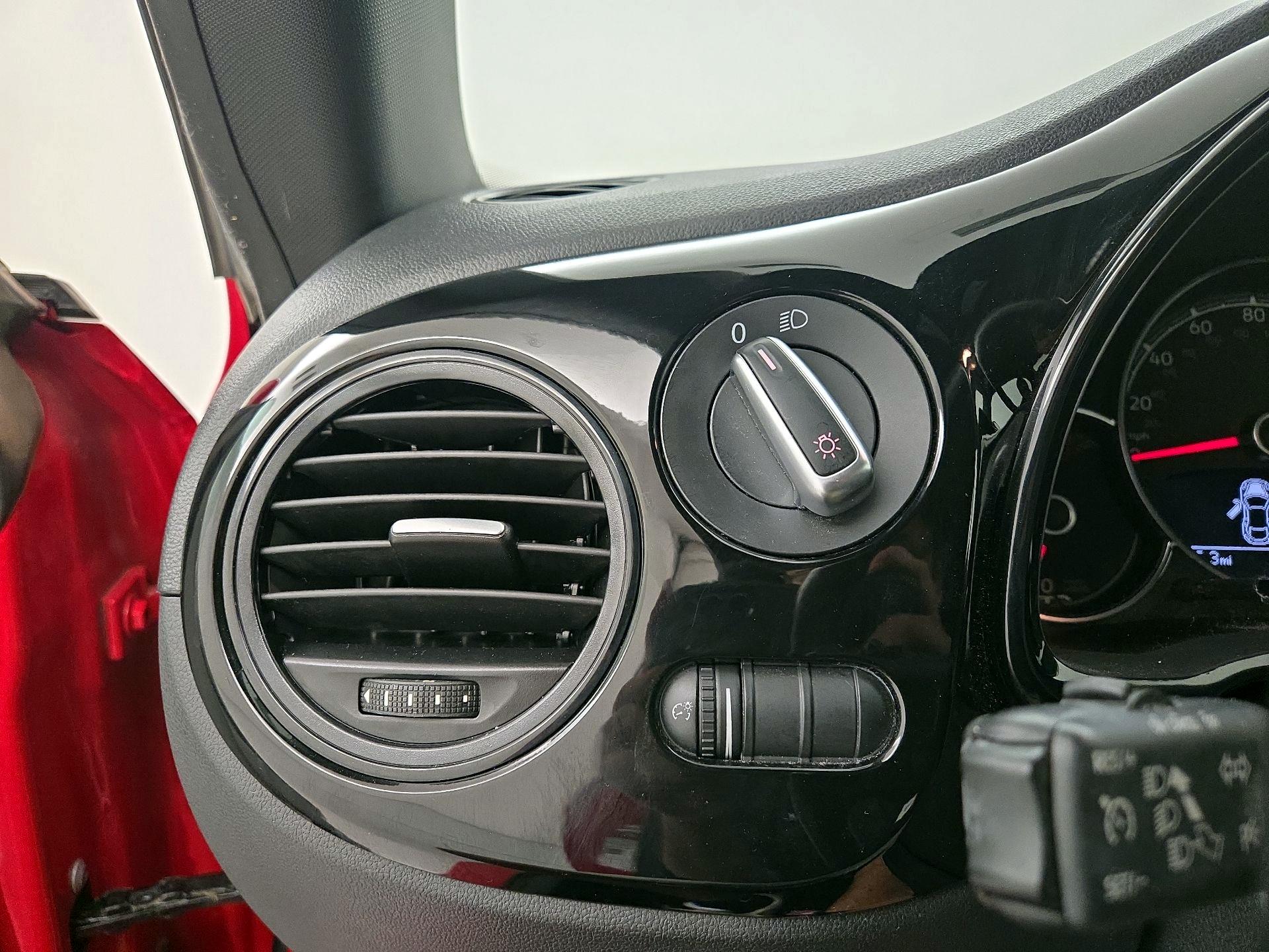 Thumbnail: 2019 Volkswagen Beetle - 11