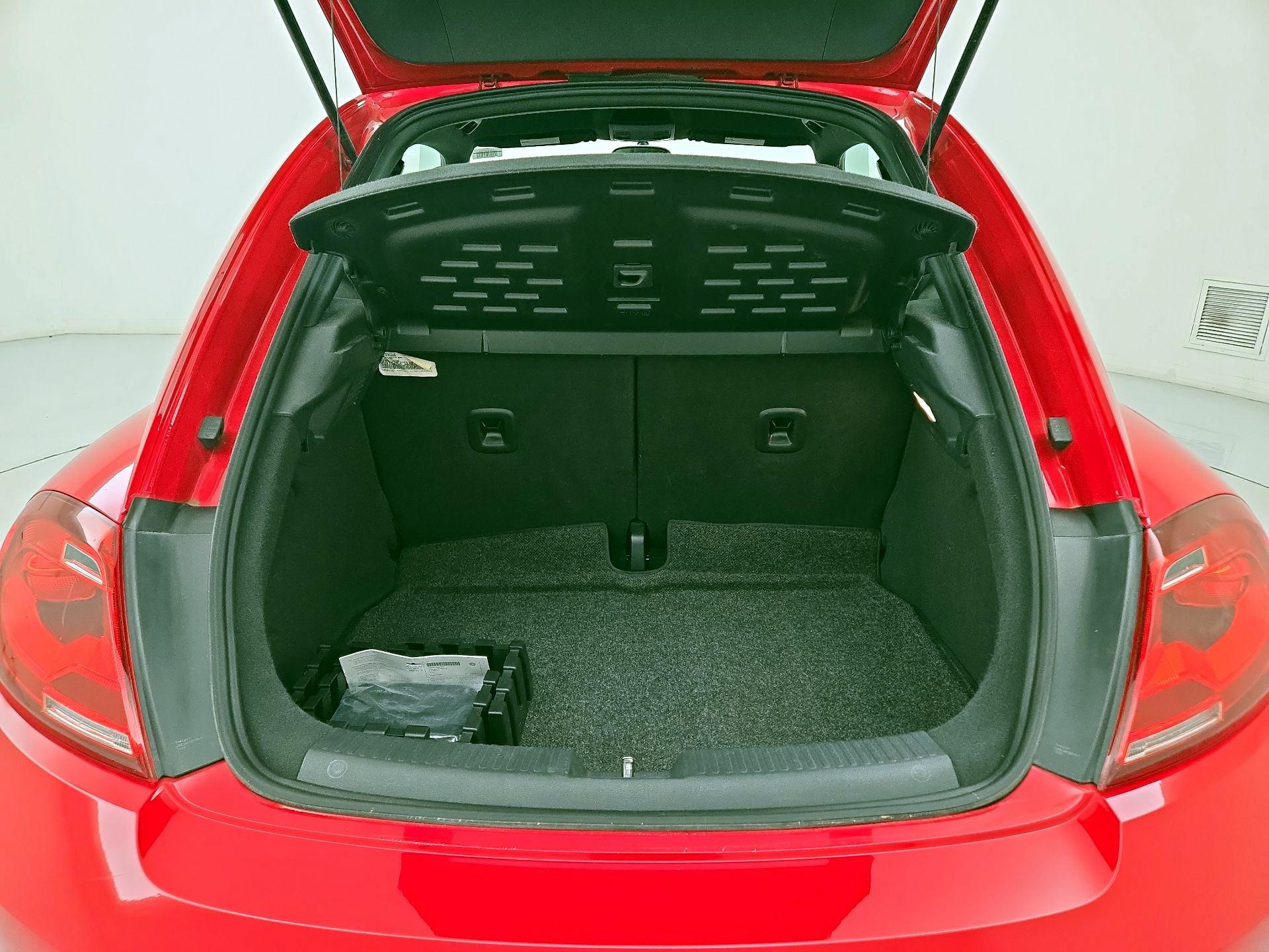 Thumbnail: 2019 Volkswagen Beetle - 17