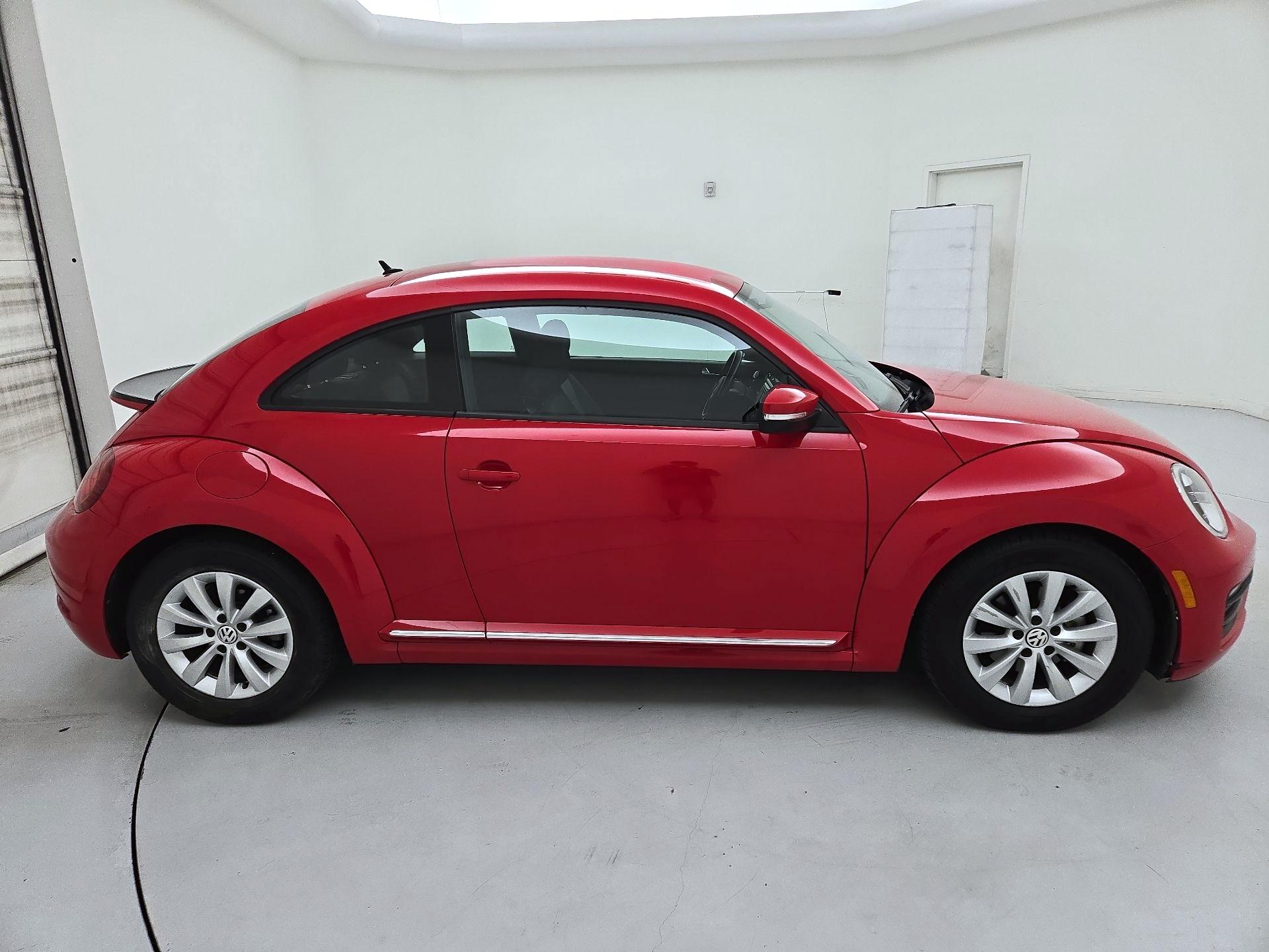 Thumbnail: 2019 Volkswagen Beetle - 4