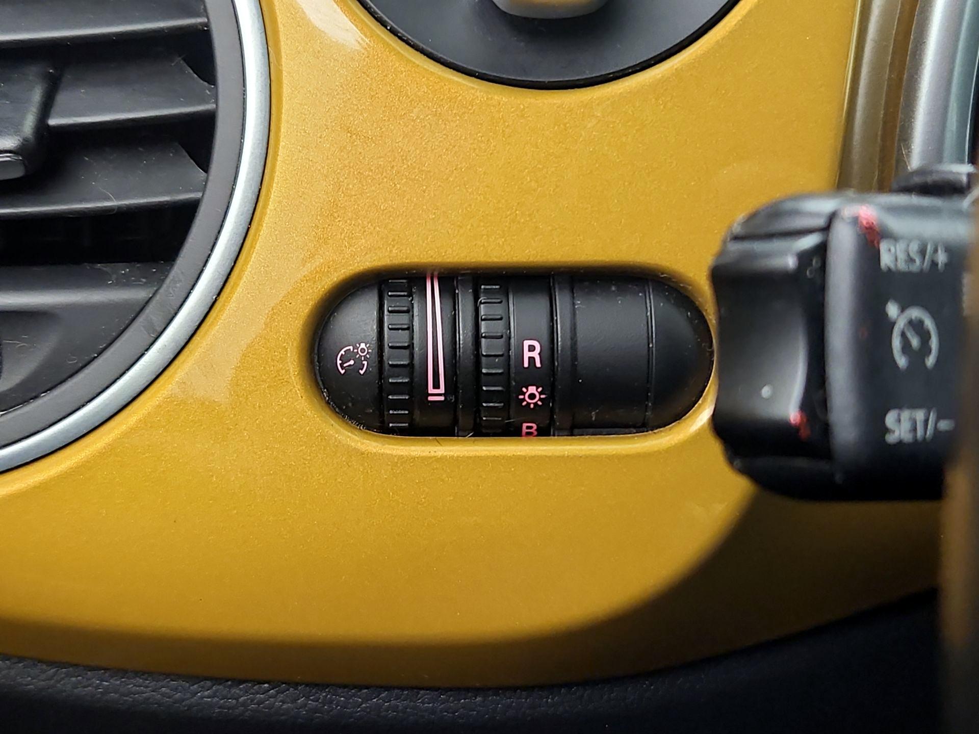 Thumbnail: 2016 Volkswagen Beetle - 13