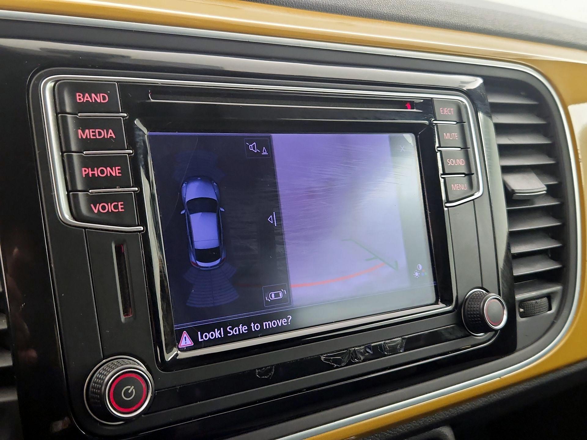 Thumbnail: 2016 Volkswagen Beetle - 14