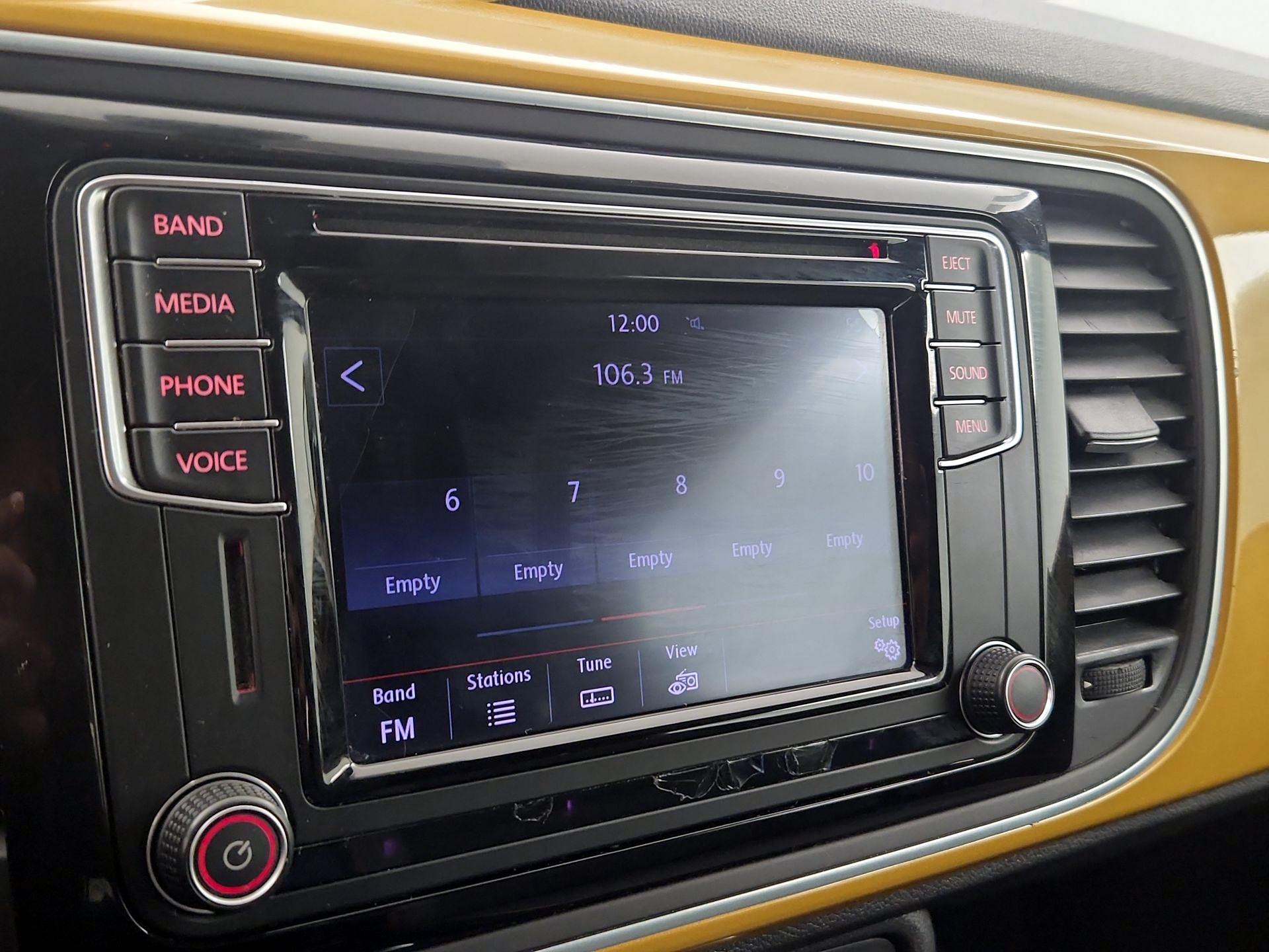 Thumbnail: 2016 Volkswagen Beetle - 15