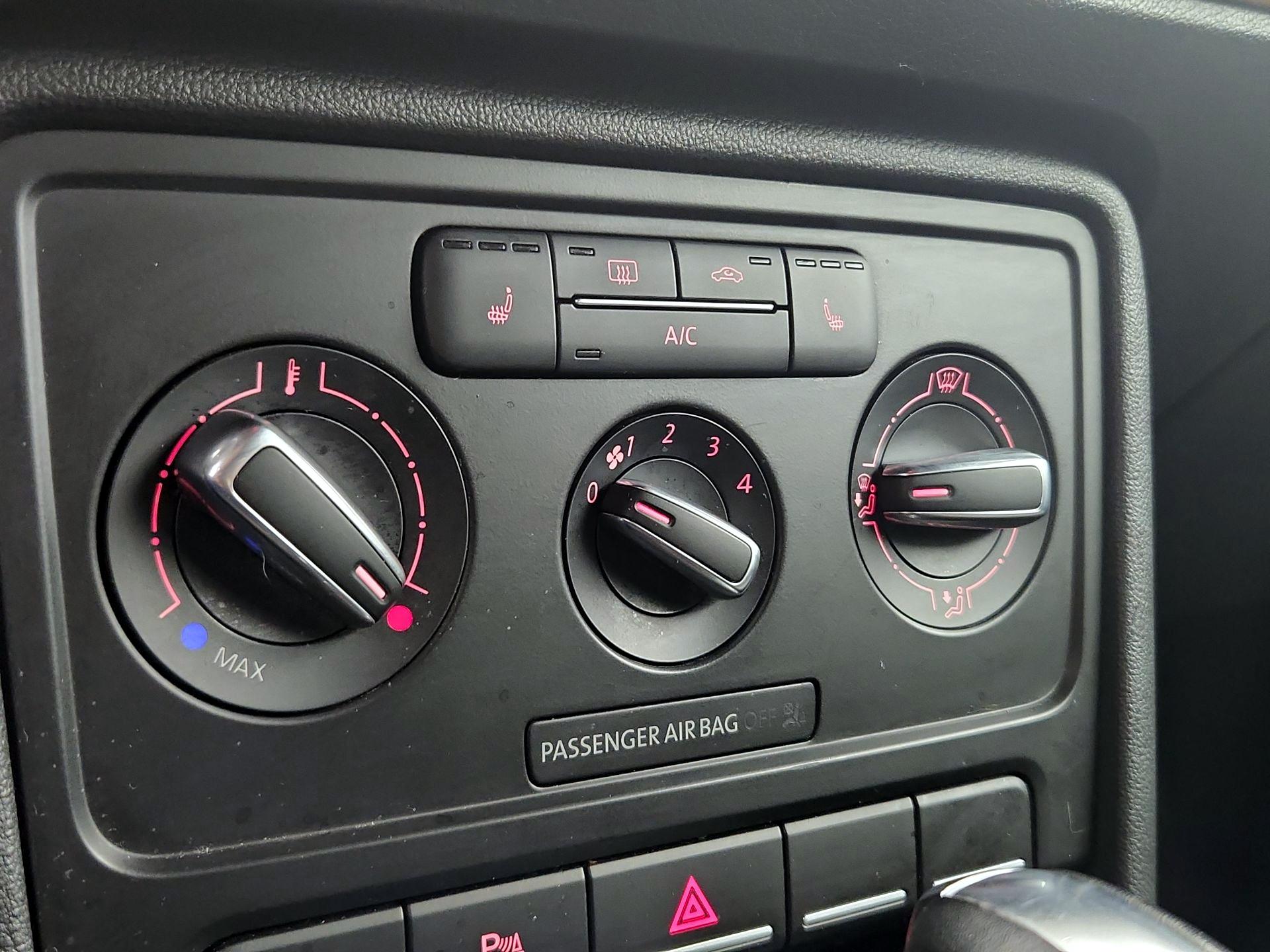 Thumbnail: 2016 Volkswagen Beetle - 16