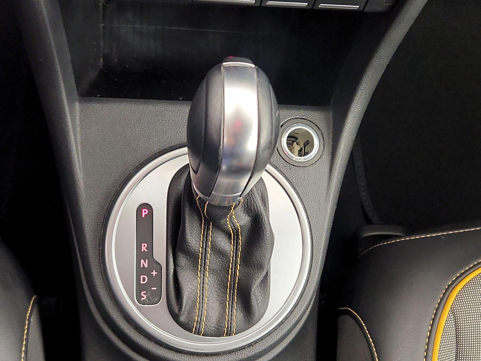 Thumbnail: 2016 Volkswagen Beetle - 17