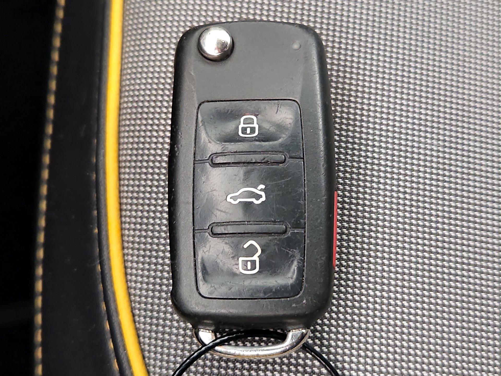 Thumbnail: 2016 Volkswagen Beetle - 20