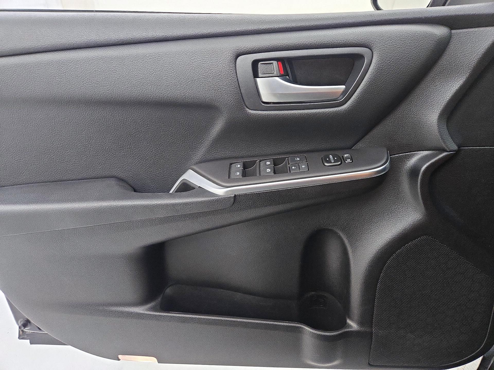 Thumbnail: 2016 Toyota Camry - 10