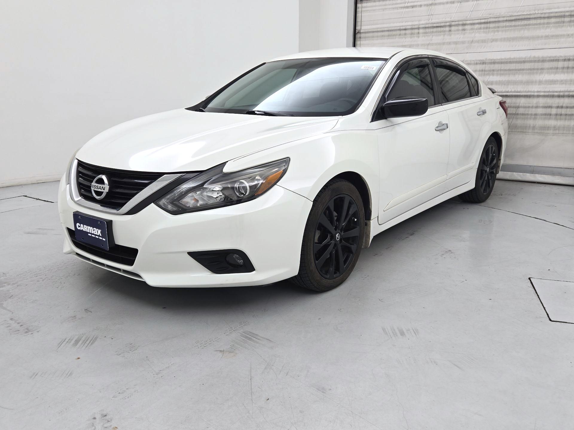 Thumbnail: 2017 Nissan Altima - 3