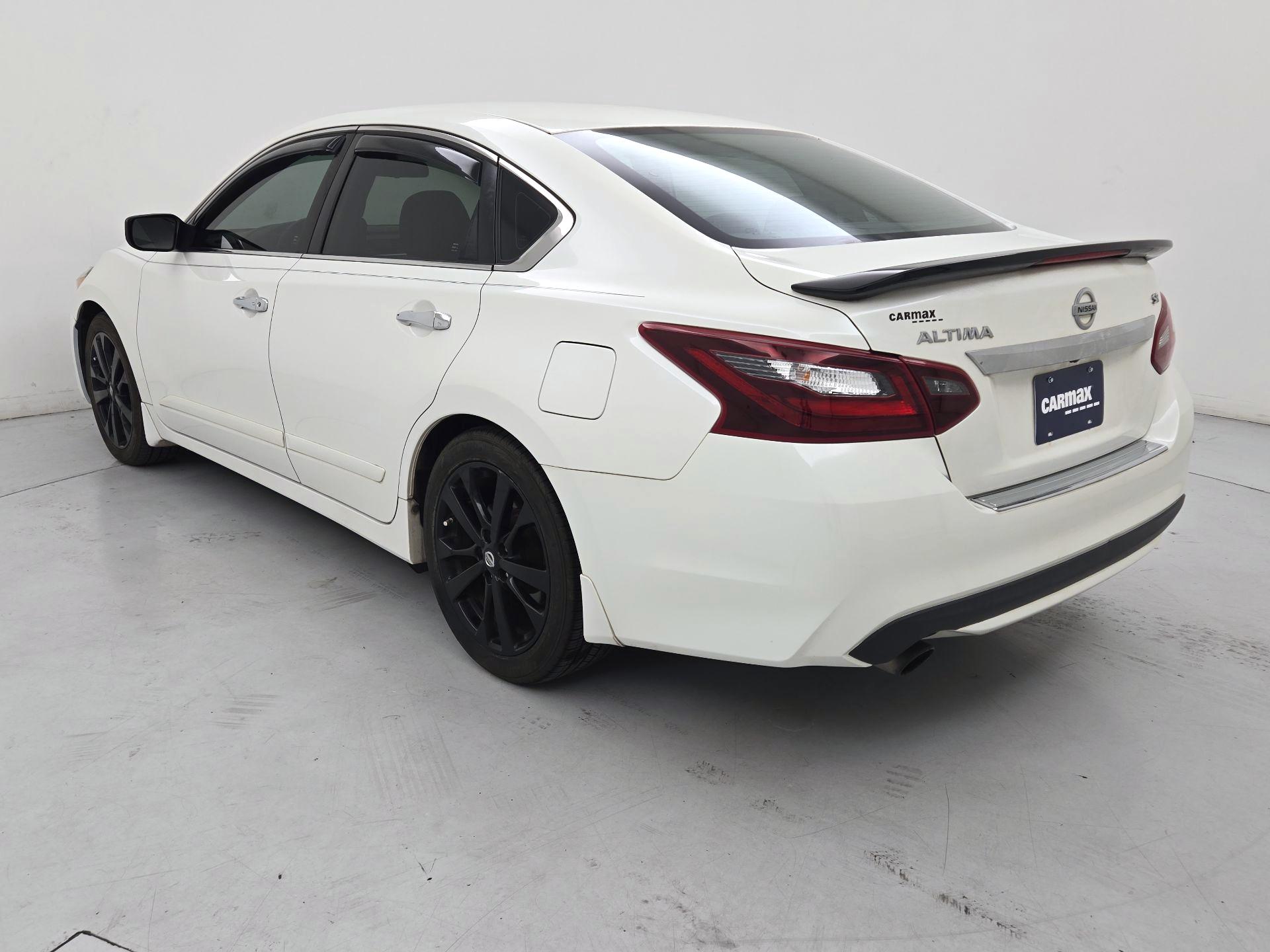 Thumbnail: 2017 Nissan Altima - 5