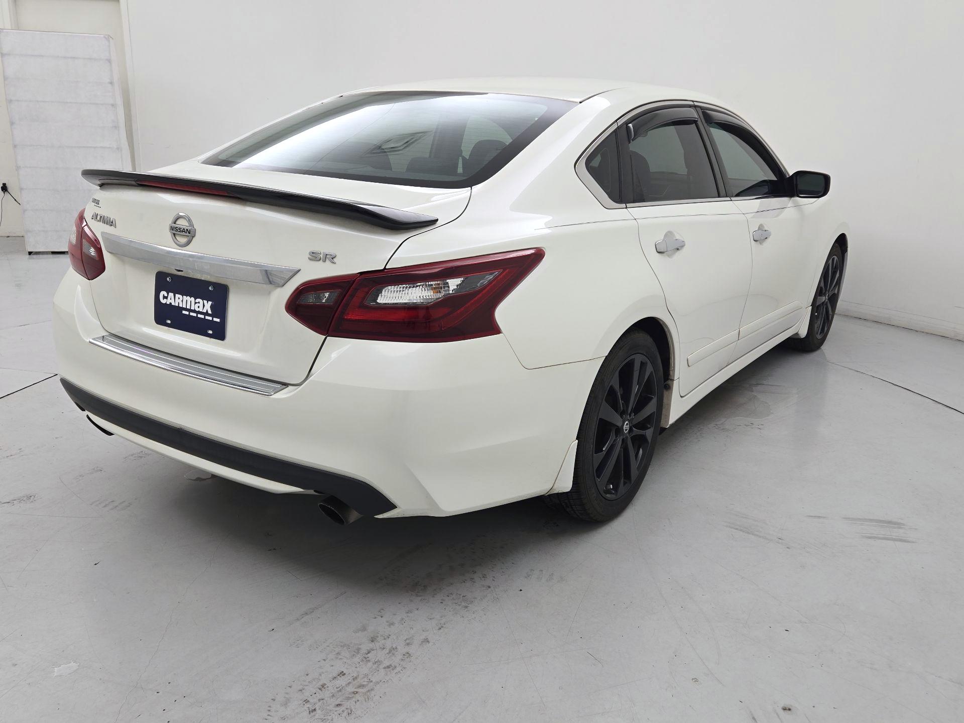 Thumbnail: 2017 Nissan Altima - 7