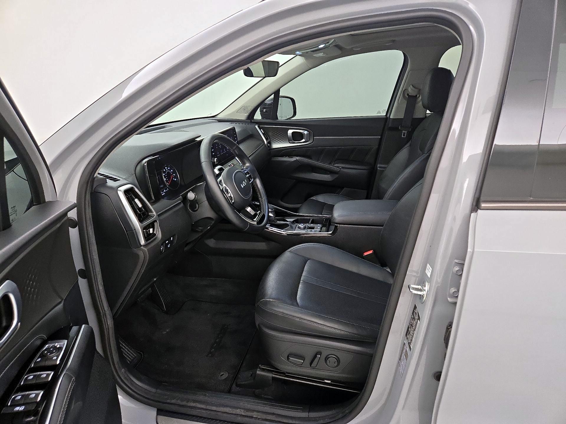 Thumbnail: 2022 Kia Sorento - 9