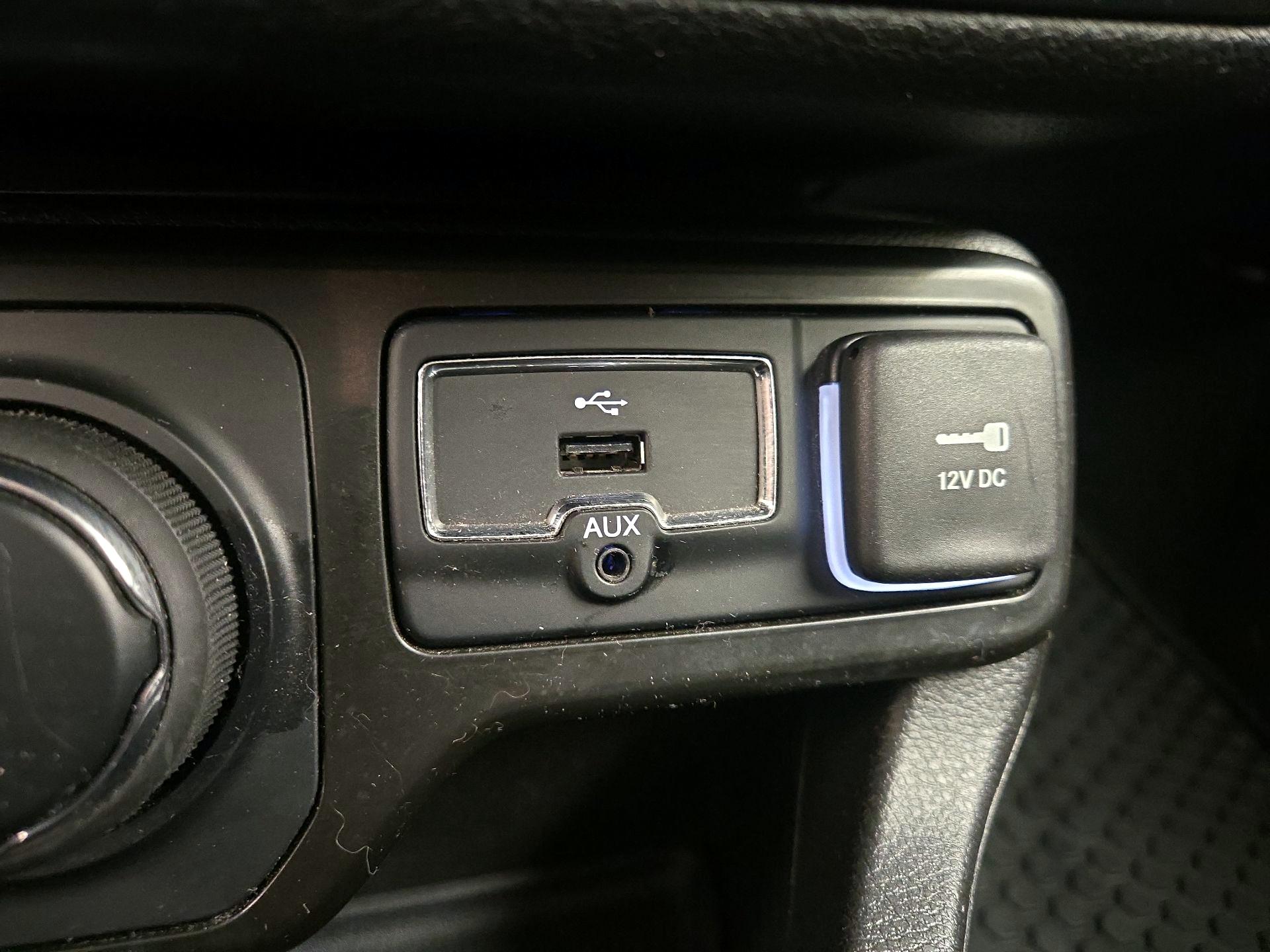 Thumbnail: 2023 Jeep Renegade - 19