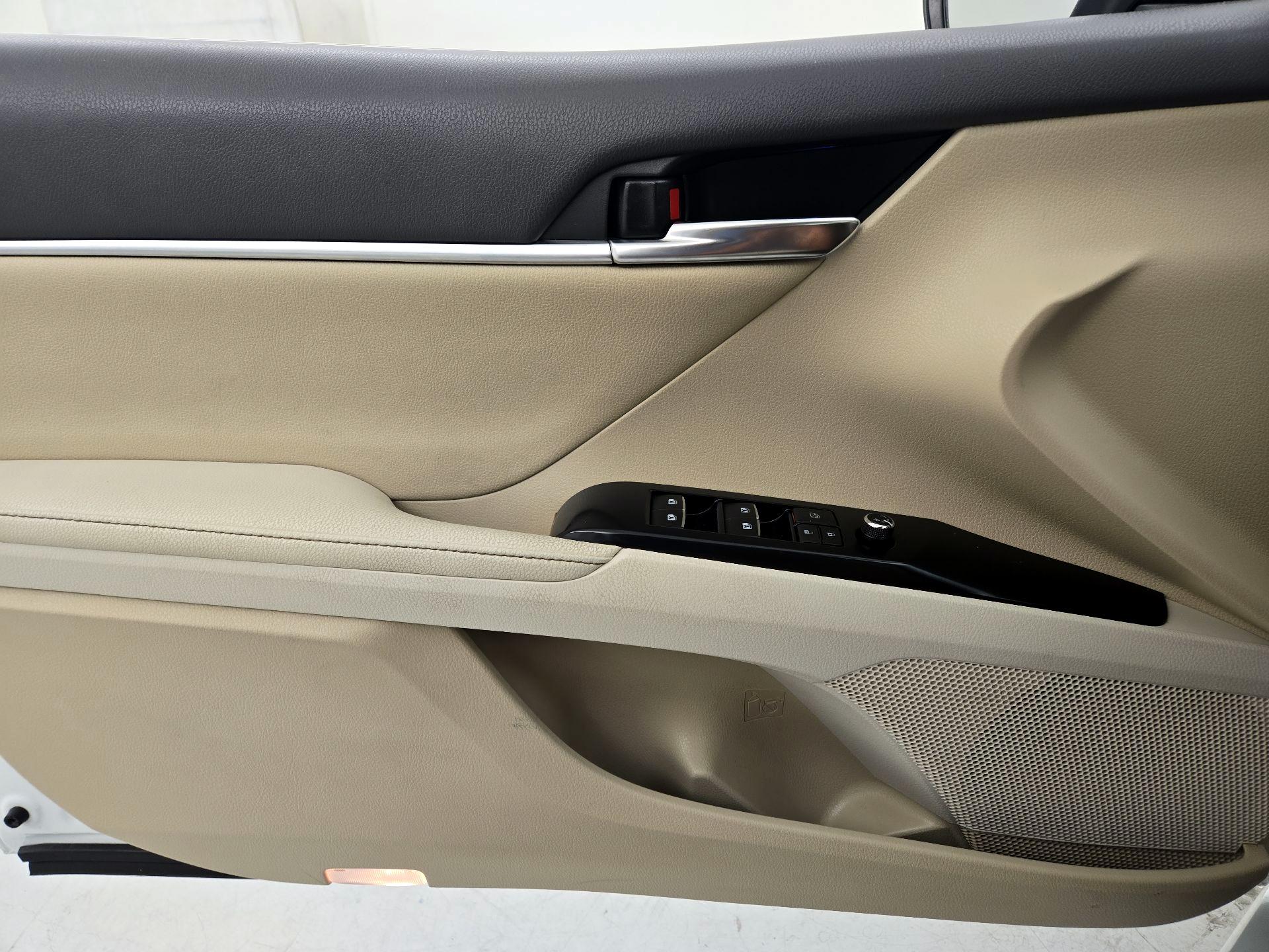 Thumbnail: 2019 Toyota Camry - 10