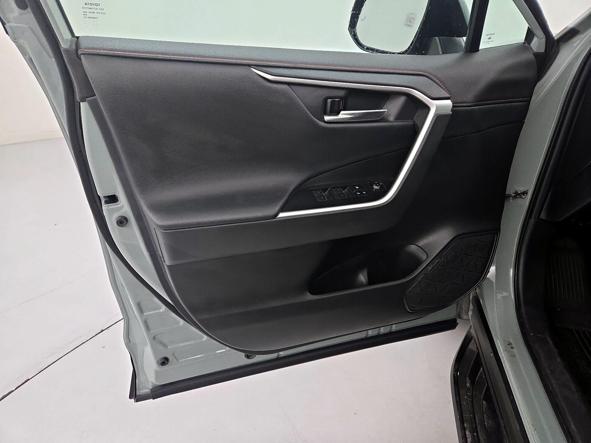 Thumbnail: 2023 Toyota RAV4 - 10